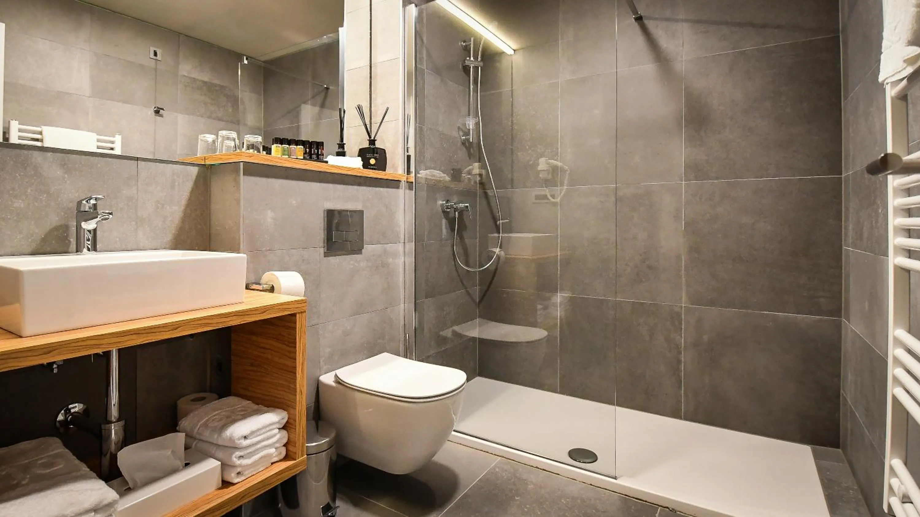 Shower in Hotel Olea