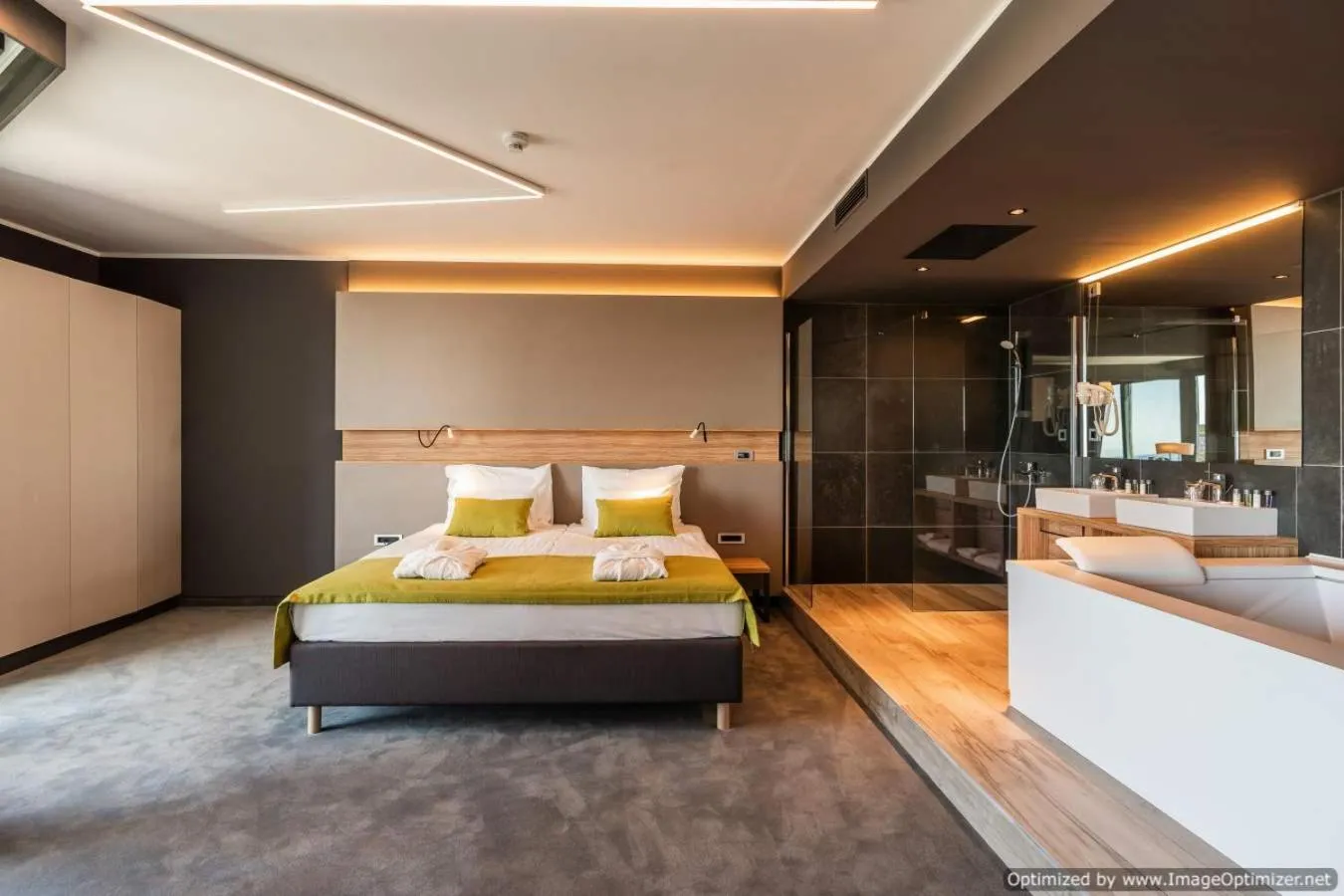 Bathroom, Bed in Hotel Olea