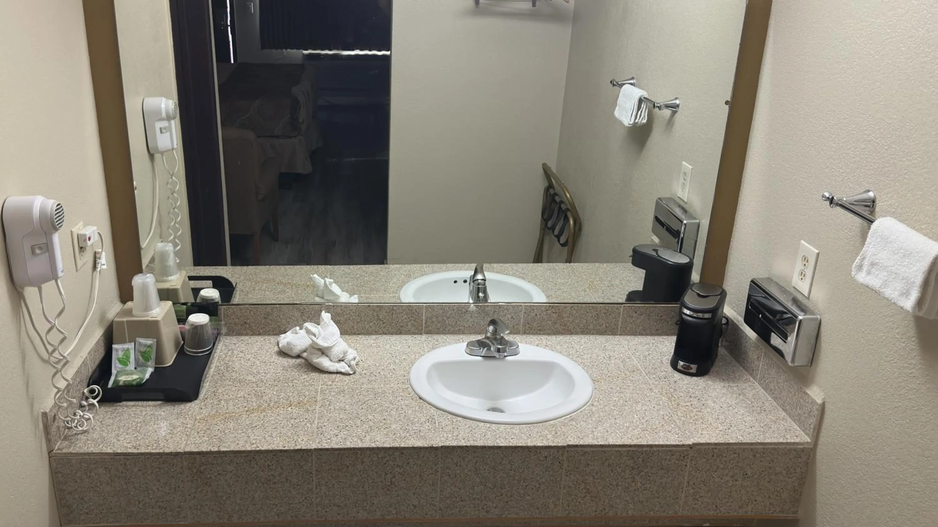 Bathroom in Budget Inn On Historic Route 66, Barstow