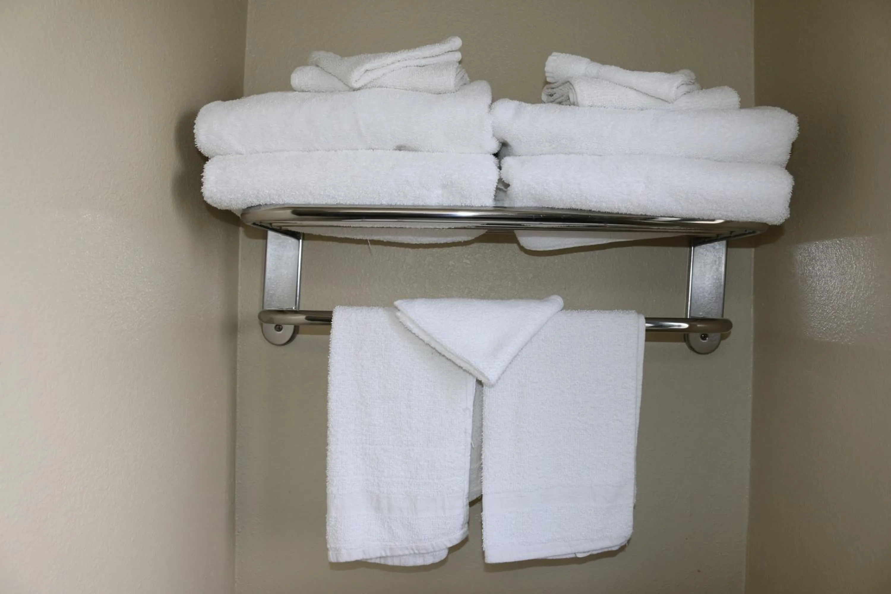 towels in Budget Inn On Historic Route 66, Barstow