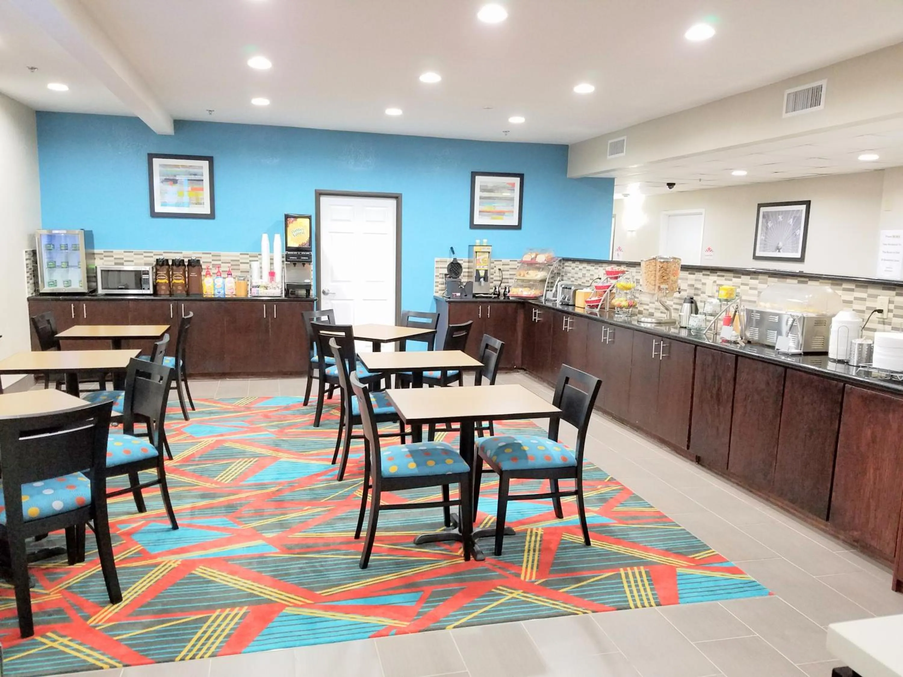 Restaurant/places to eat in Hawthorn Suites Irving DFW South