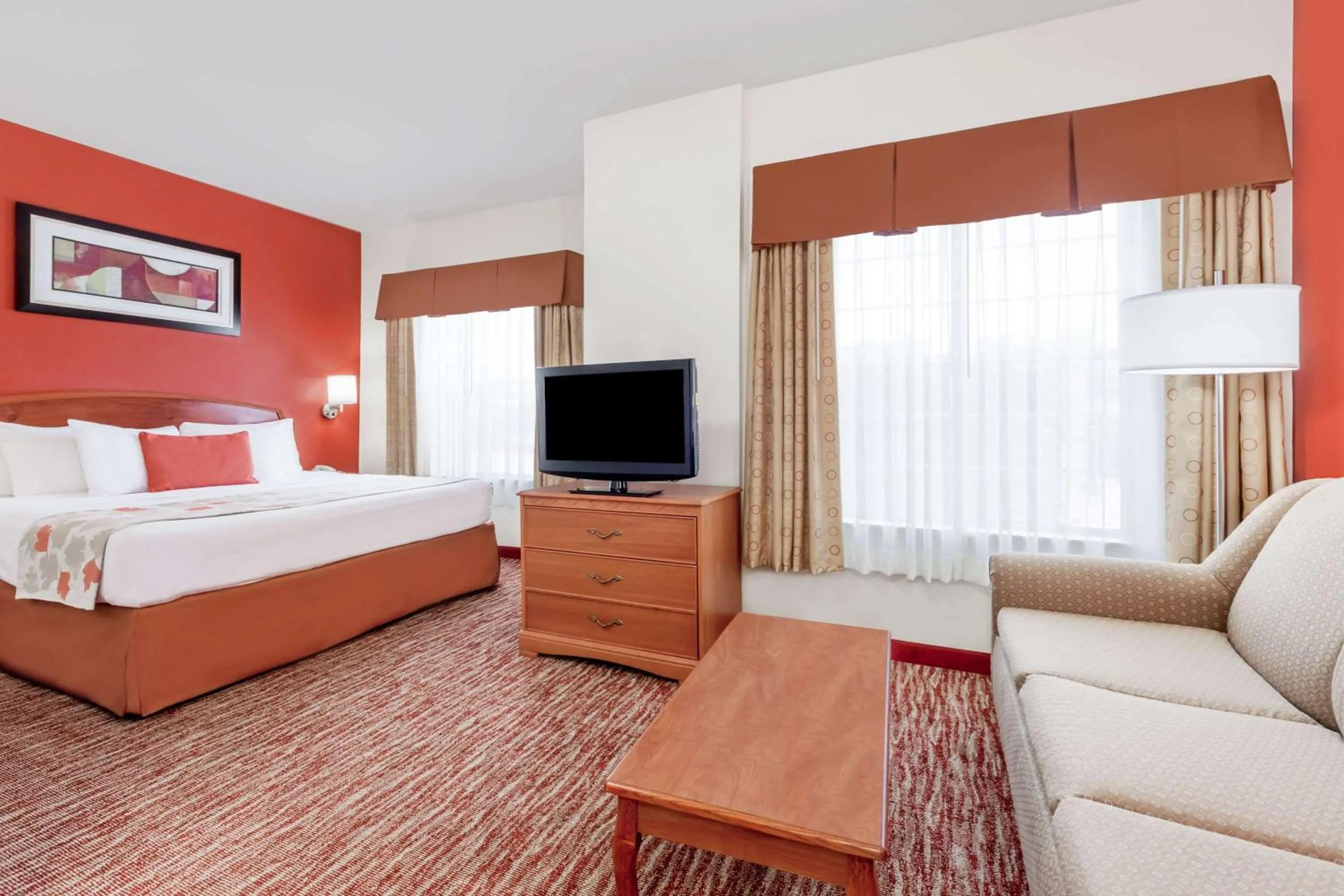 Photo of the whole room, Bed in Hawthorn Suites Irving DFW South