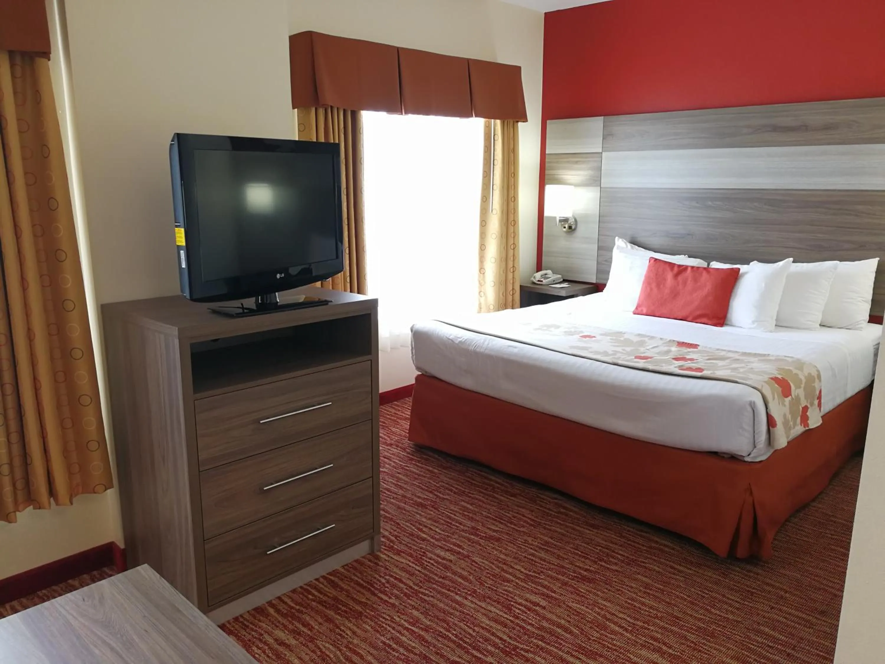 Bed in Hawthorn Suites Irving DFW South