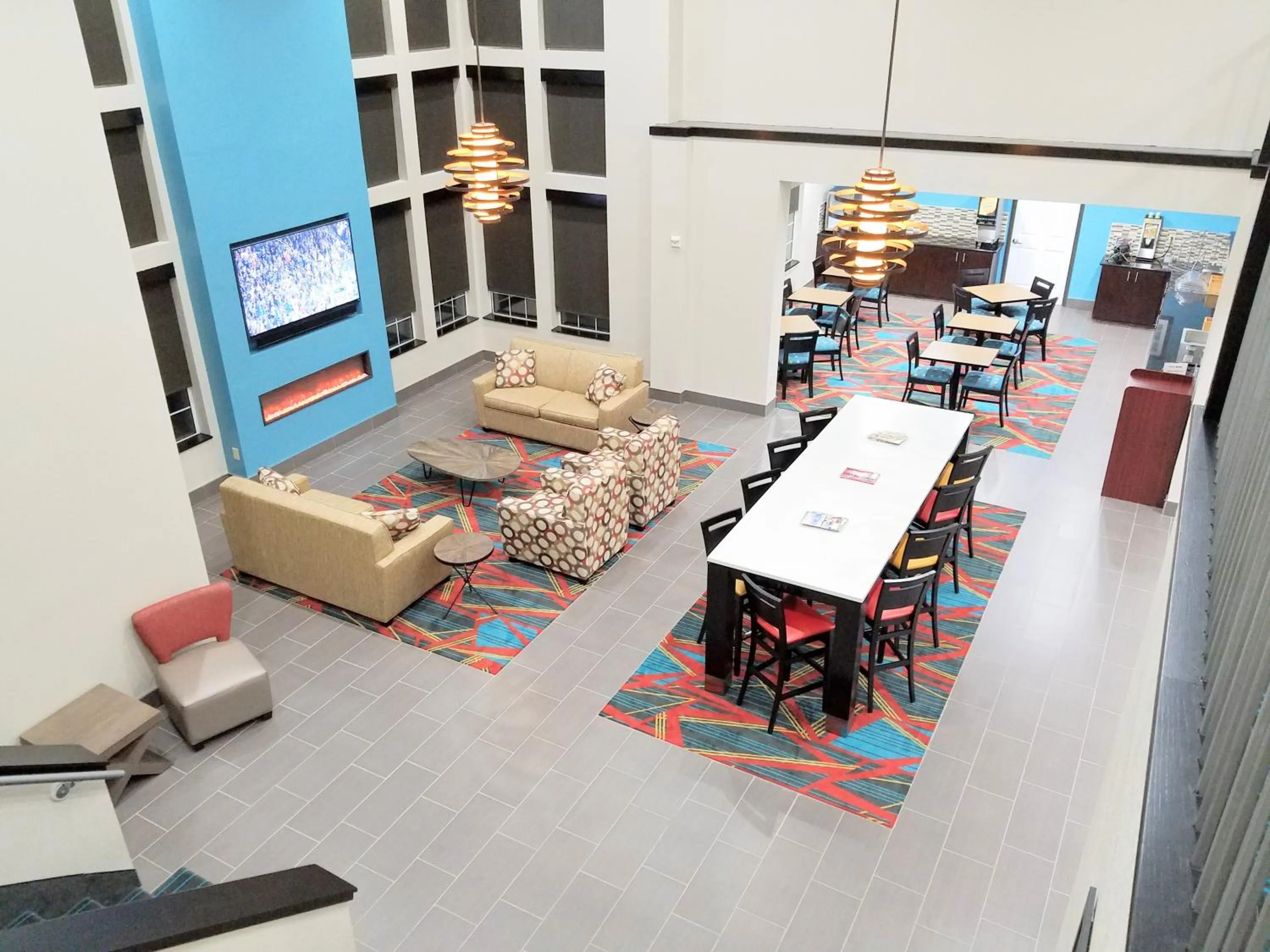 Communal lounge/ TV room in Hawthorn Suites Irving DFW South