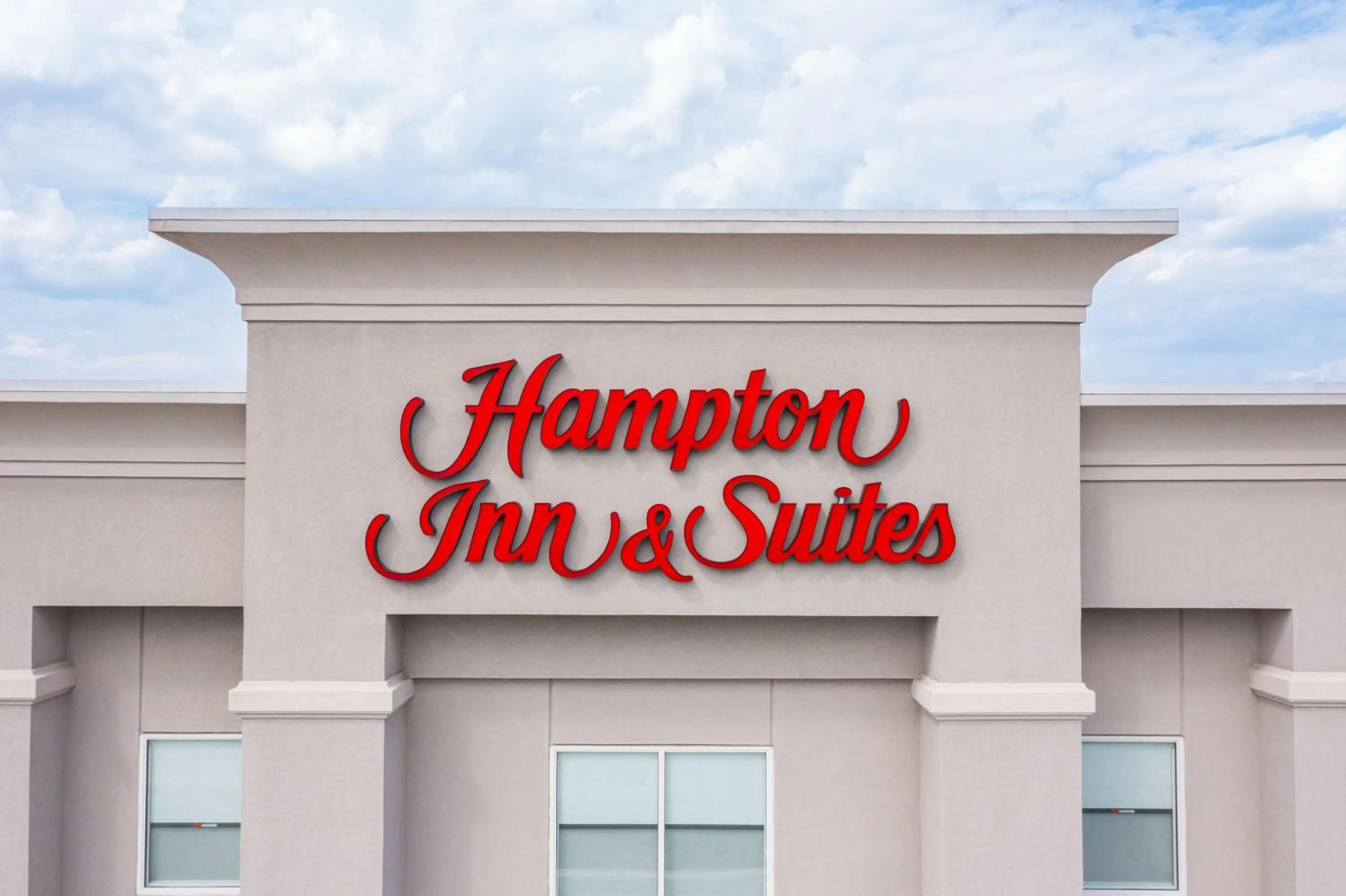 Property building in Hampton Inn & Suites Greensboro/Coliseum Area
