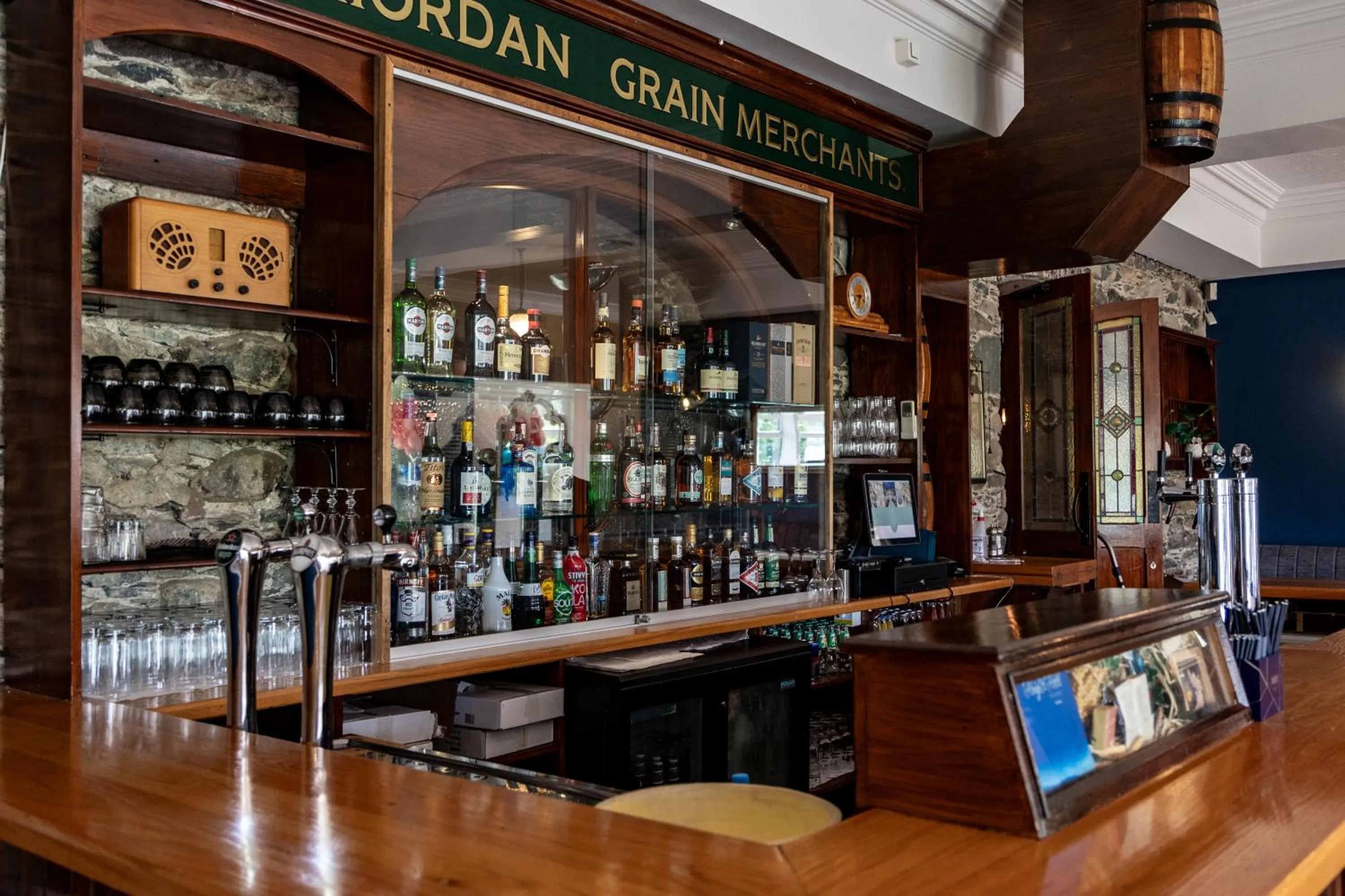 Restaurant/places to eat in Killarney Heights Hotel