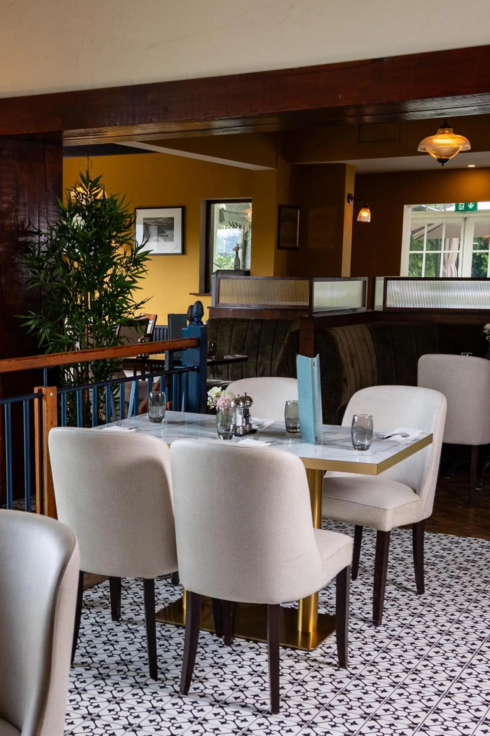 Lounge or bar in Killarney Heights Hotel