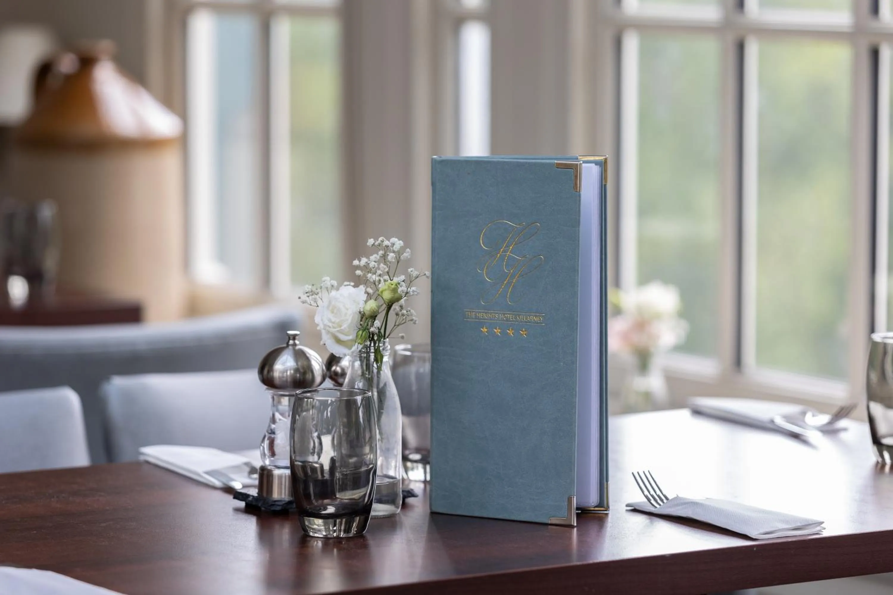 Dining area in Killarney Heights Hotel