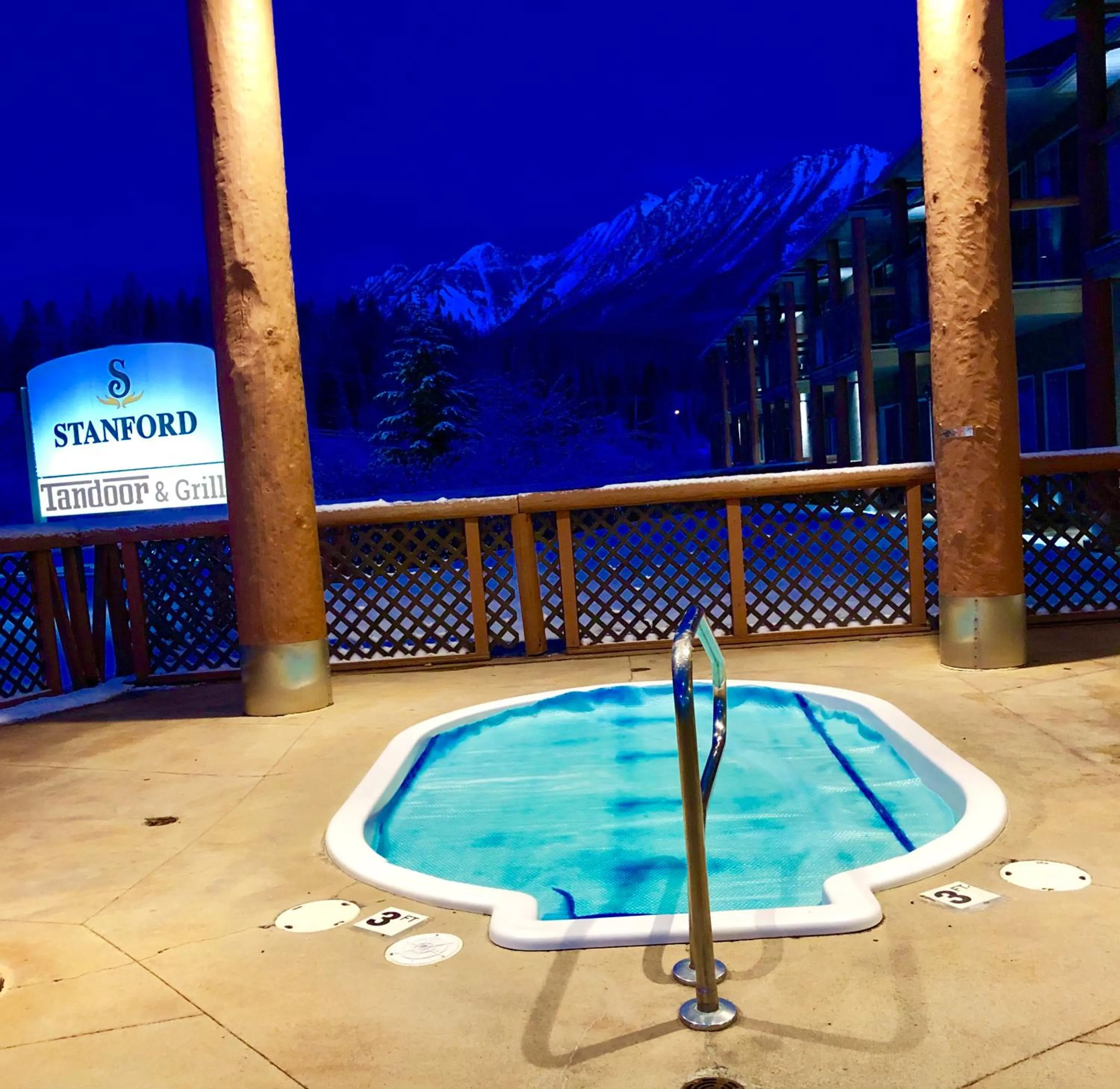 Hot Tub in Fernie Stanford Resort