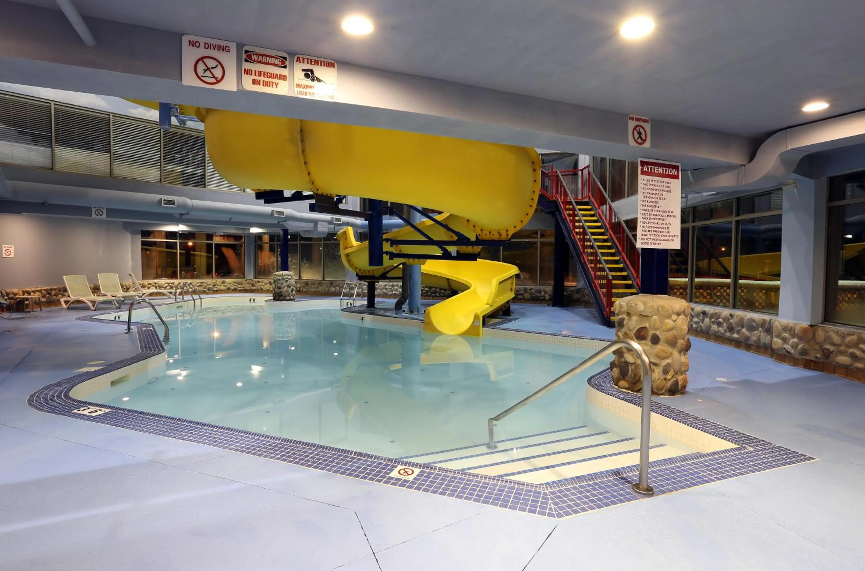 Swimming pool in Fernie Stanford Resort