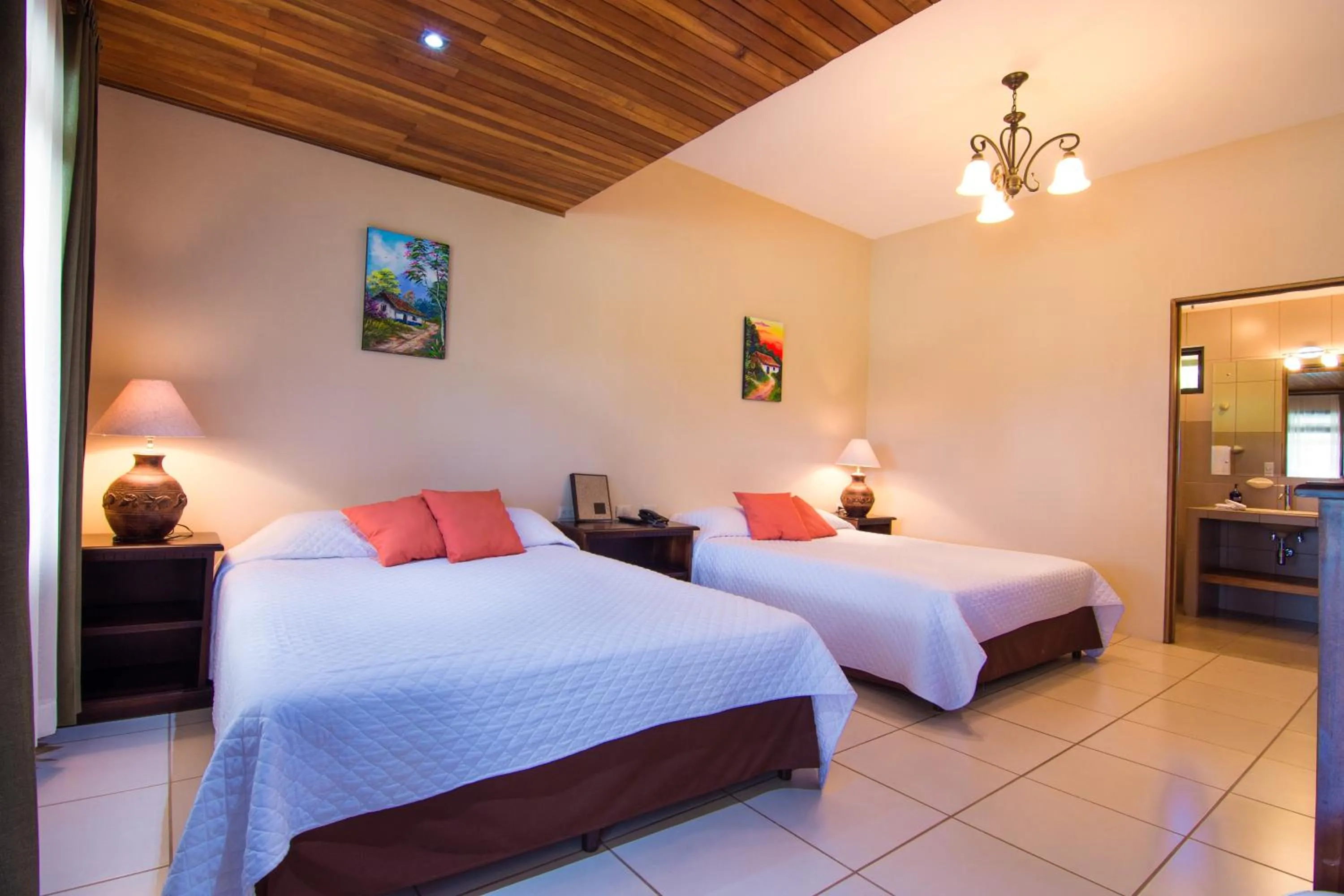 Bedroom, Bed in Monteverde Country Lodge - Costa Rica