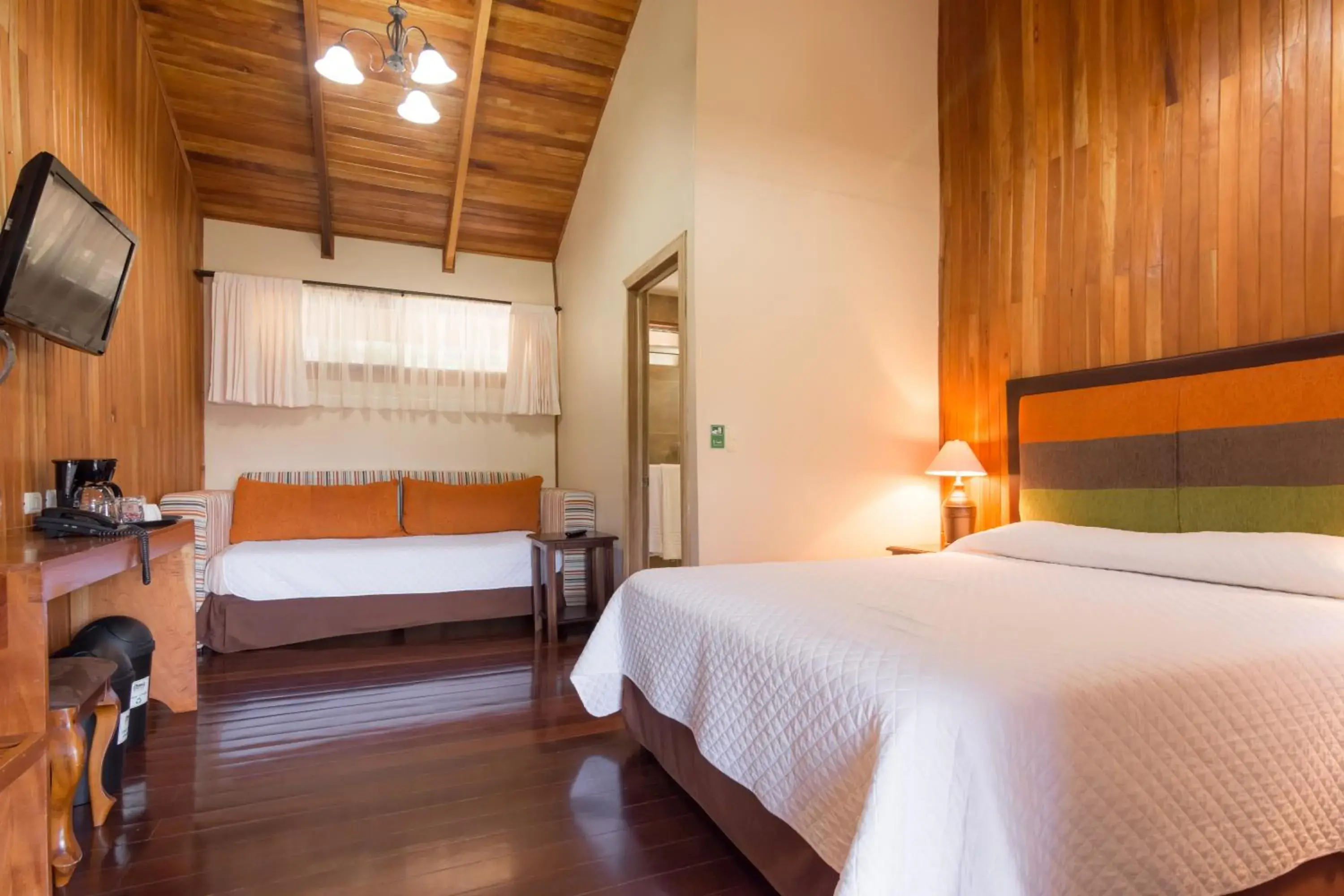 Superior Twin Room in Monteverde Country Lodge - Costa Rica Superior Twin Room in Monteverde Country Lodge - Costa Rica