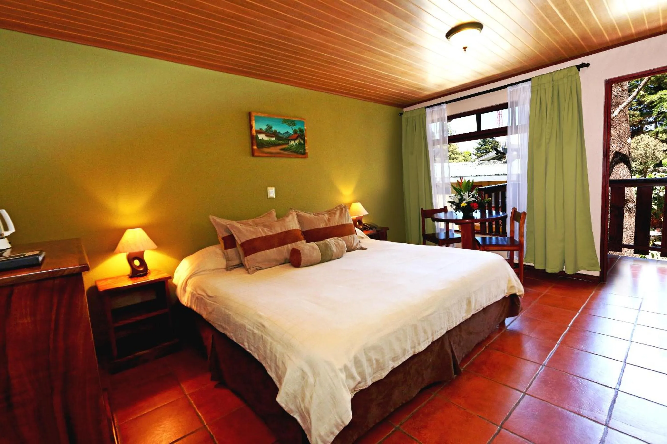 Photo of the whole room, Bed in Monteverde Country Lodge - Costa Rica