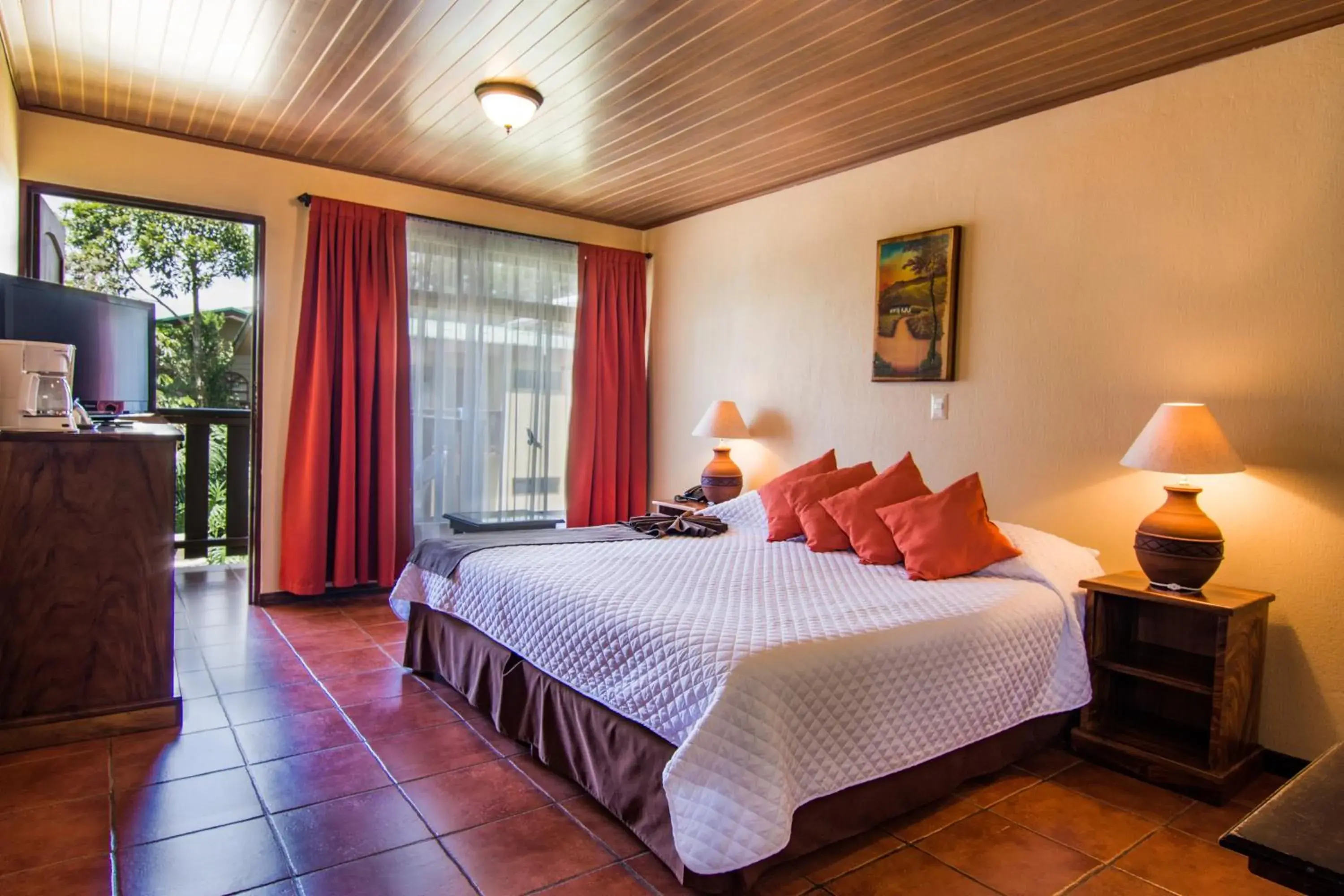 Superior Room - 1 King in Monteverde Country Lodge - Costa Rica Superior Room - 1 King in Monteverde Country Lodge - Costa Rica