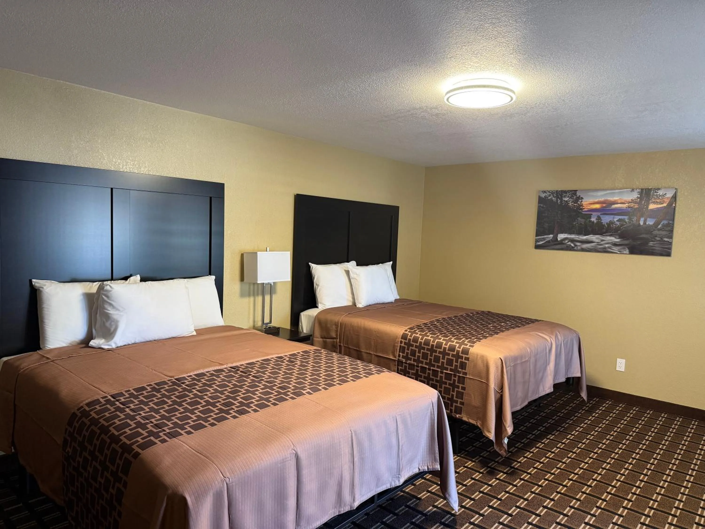 Bed in Tahoe Sands Inn