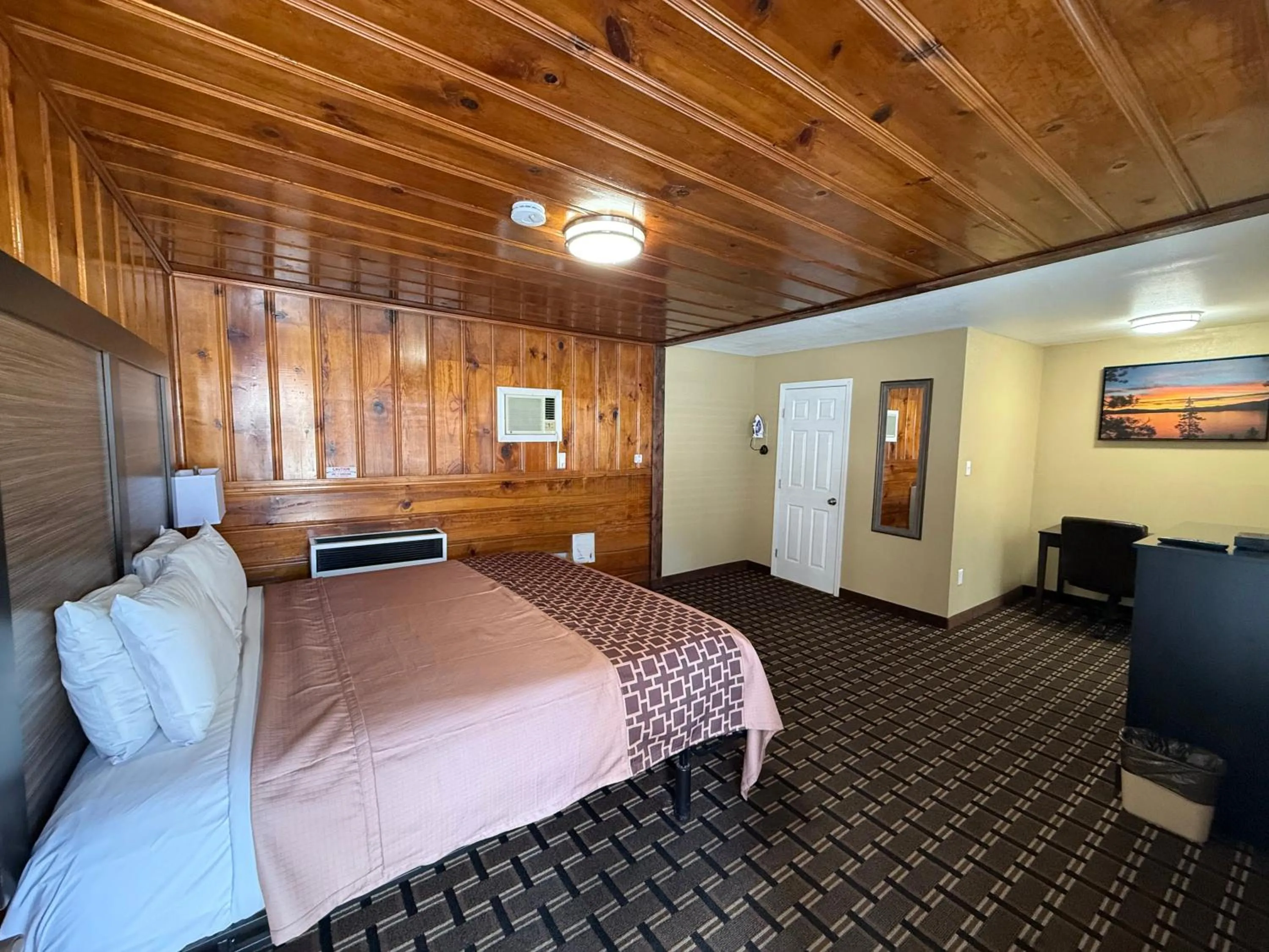 Bed in Tahoe Sands Inn