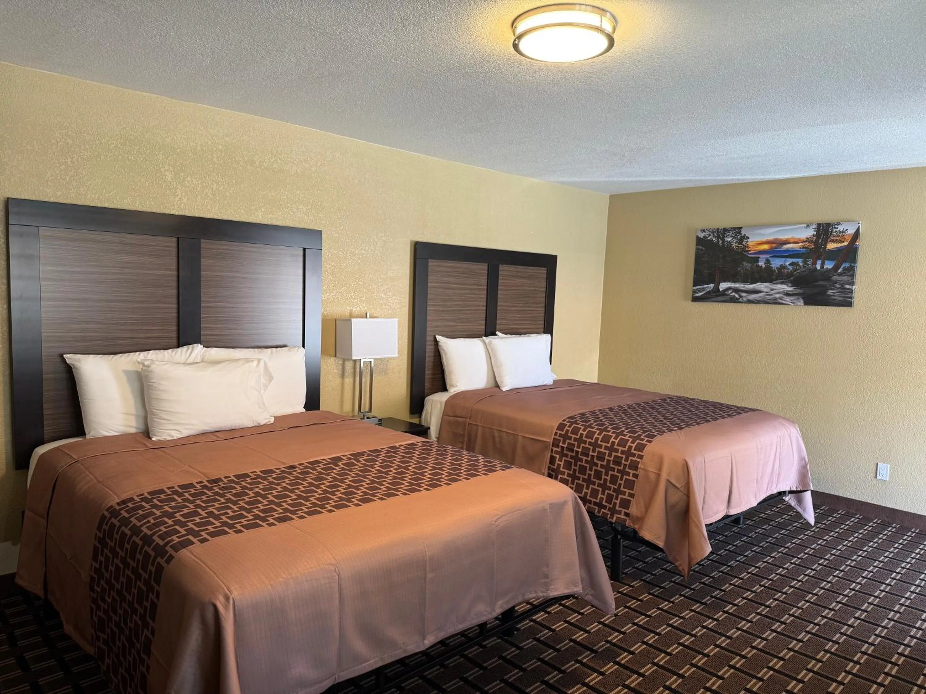 Bed in Tahoe Sands Inn