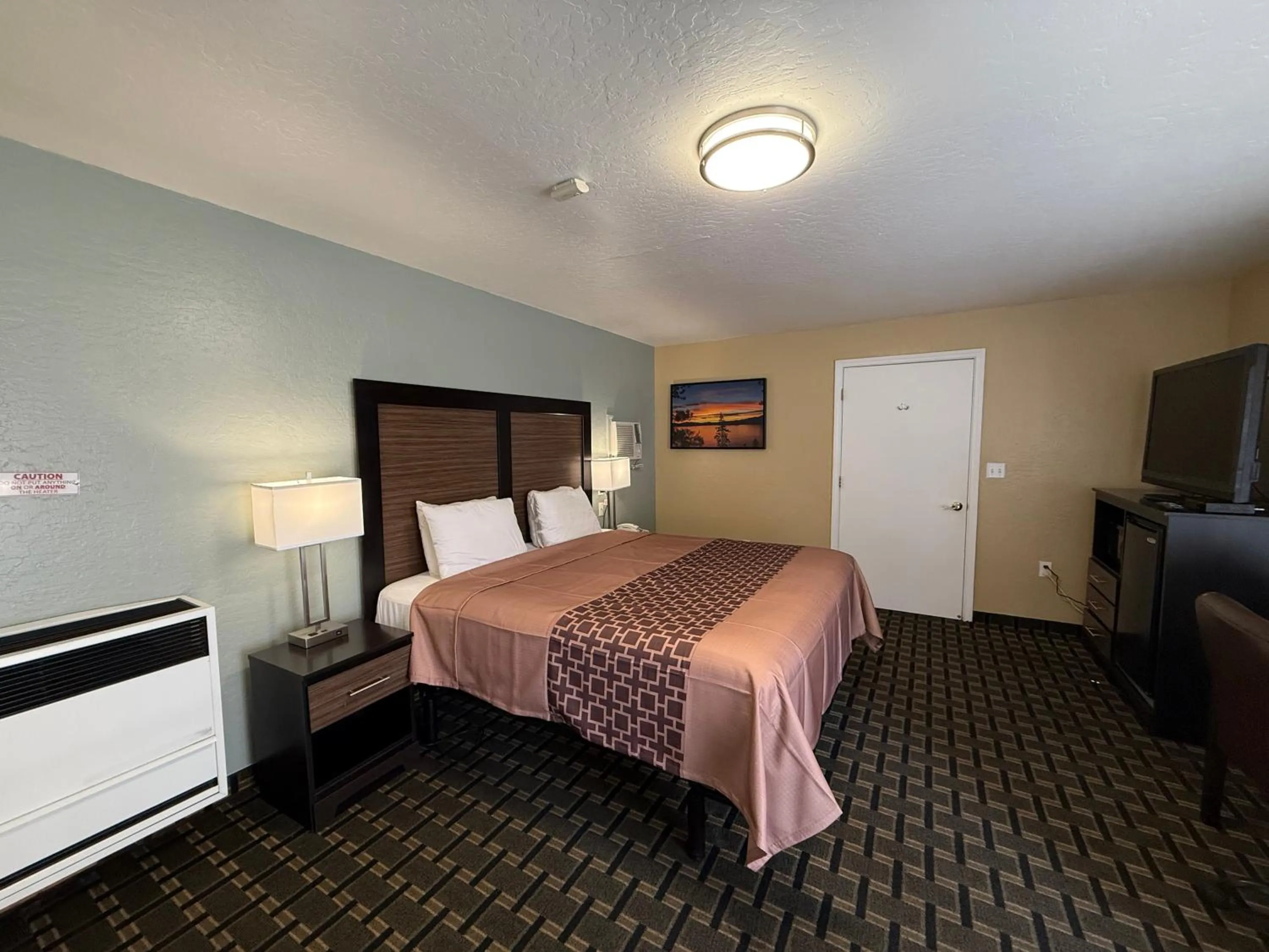 Bed in Tahoe Sands Inn