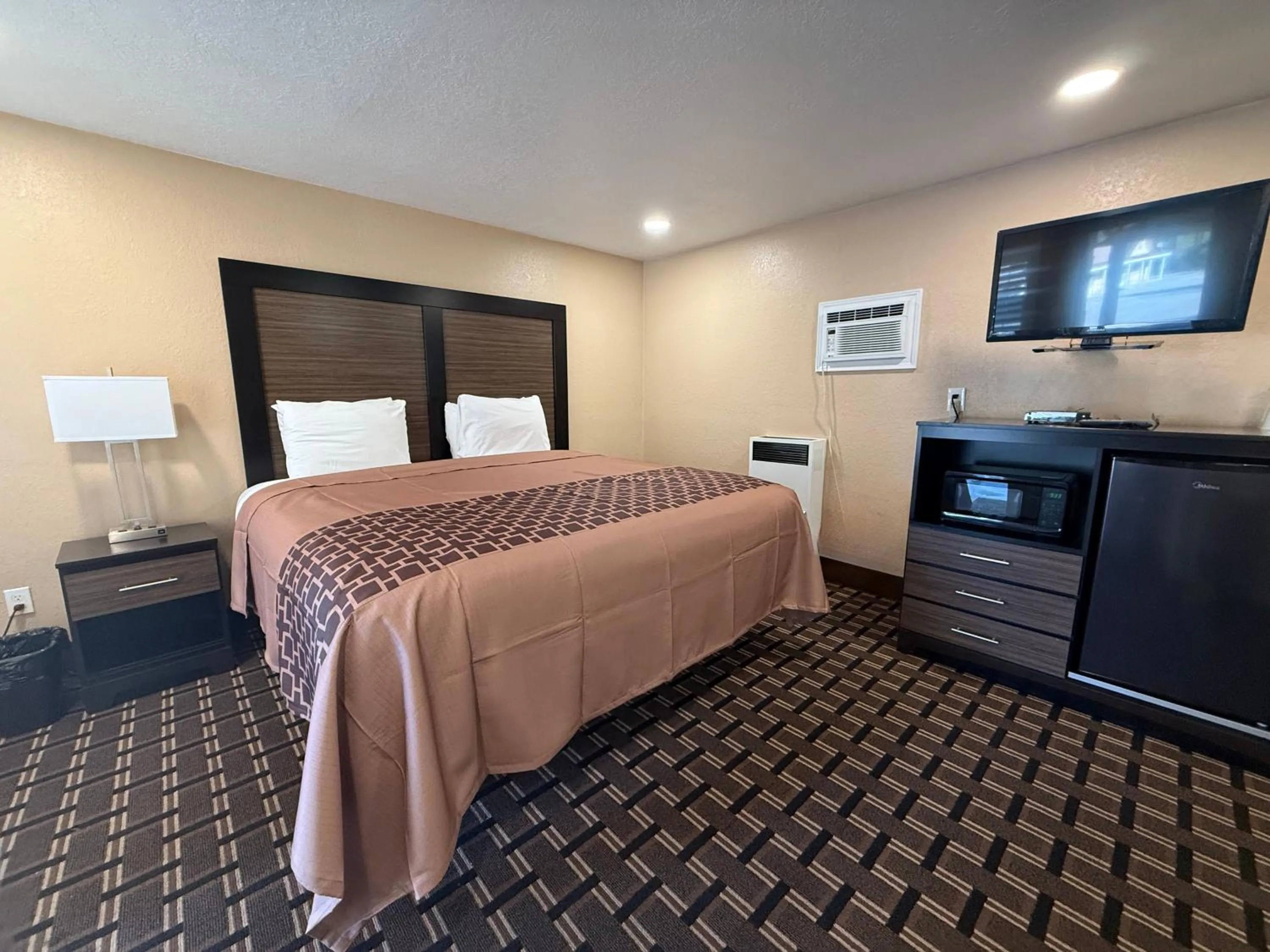 Bed in Tahoe Sands Inn