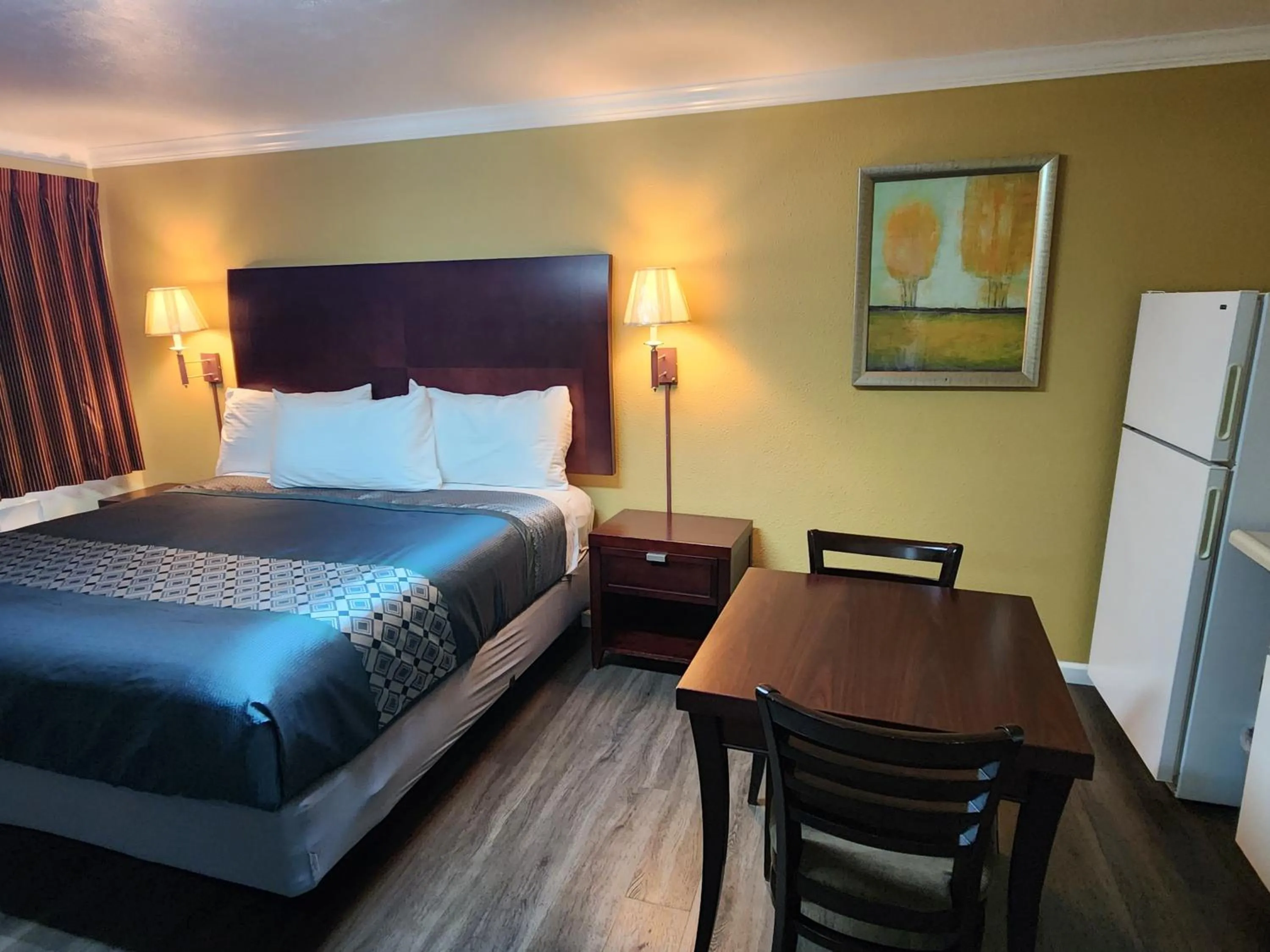 Kitchen or kitchenette, Bed in Galaxie Motel