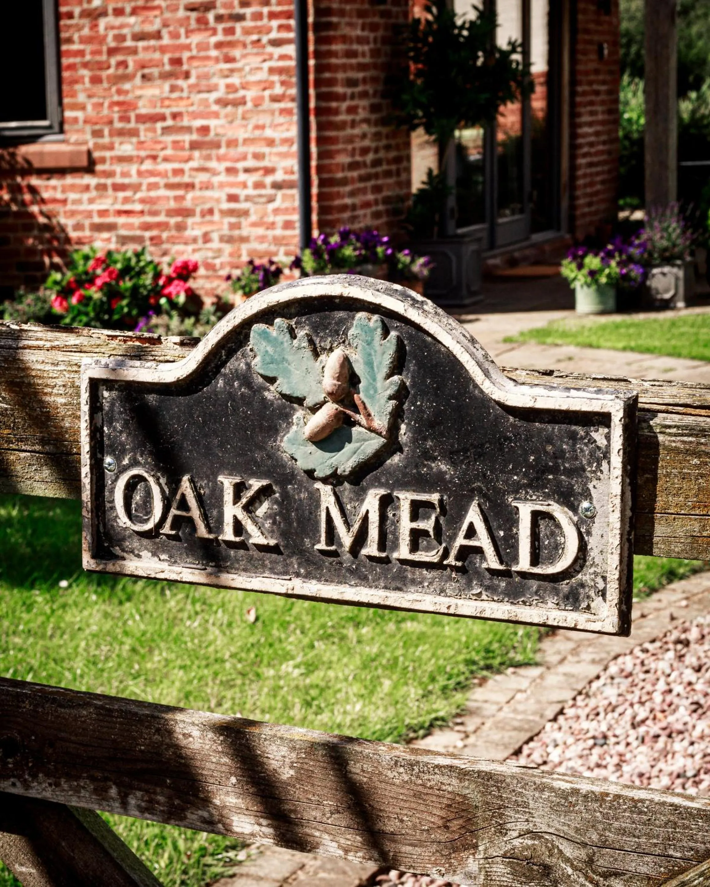 Facade/entrance in Oak Mead