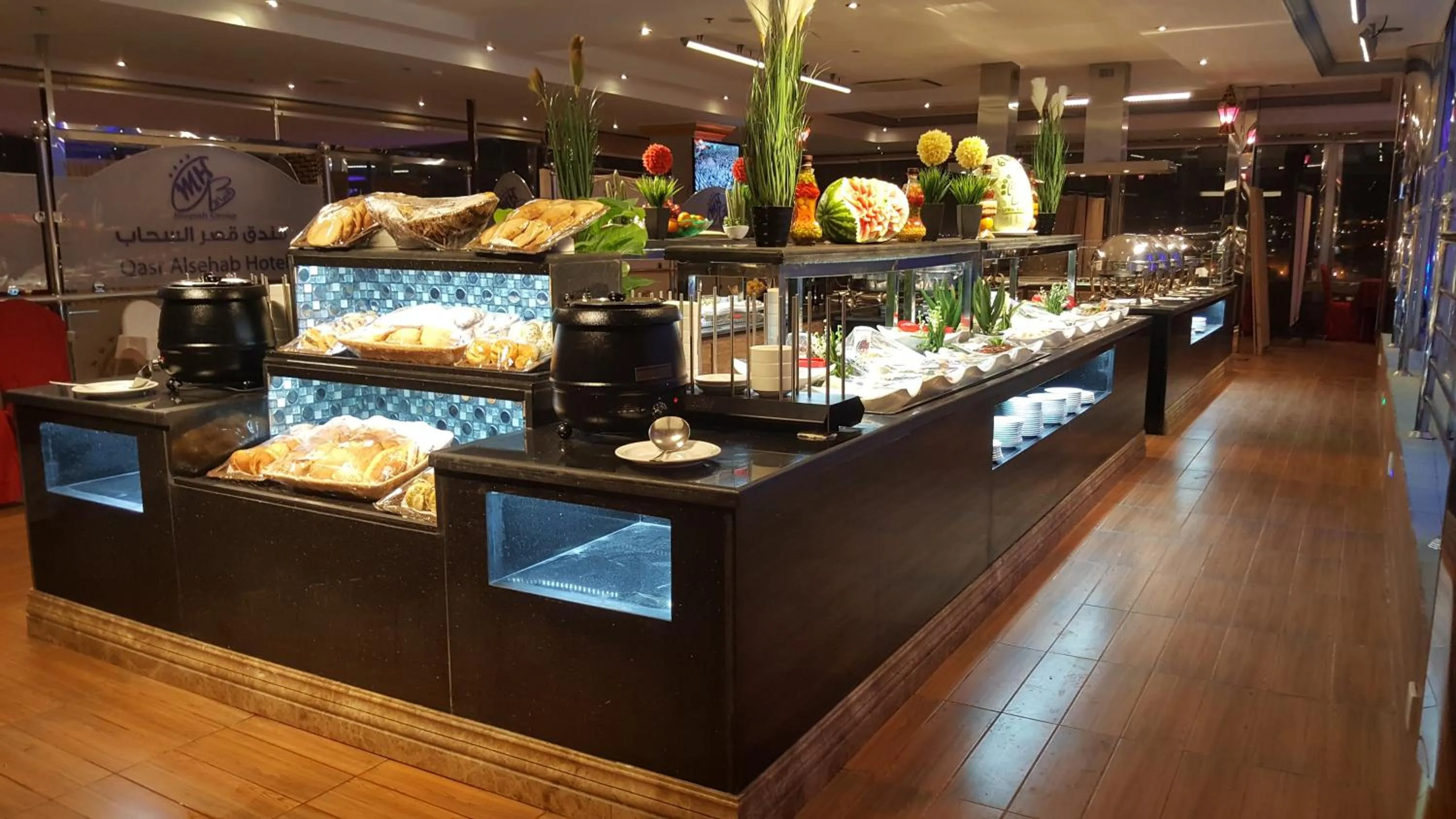 Restaurant/places to eat in Qasr Al Sahab