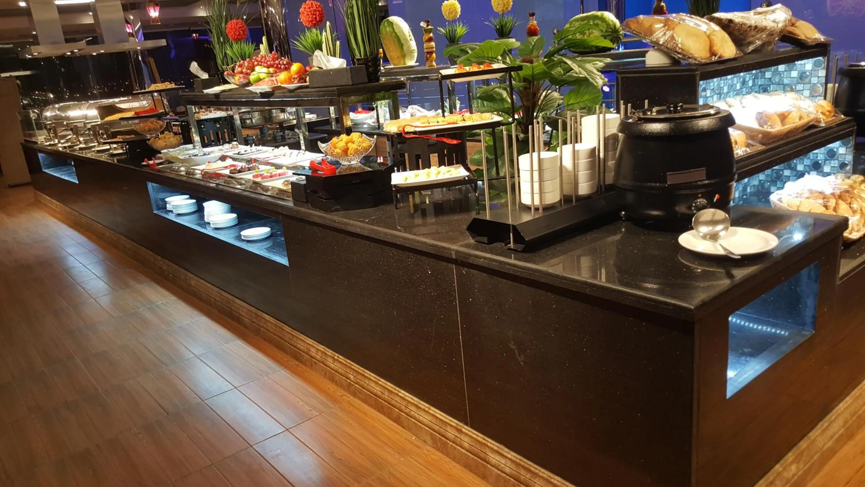 Restaurant/places to eat in Qasr Al Sahab