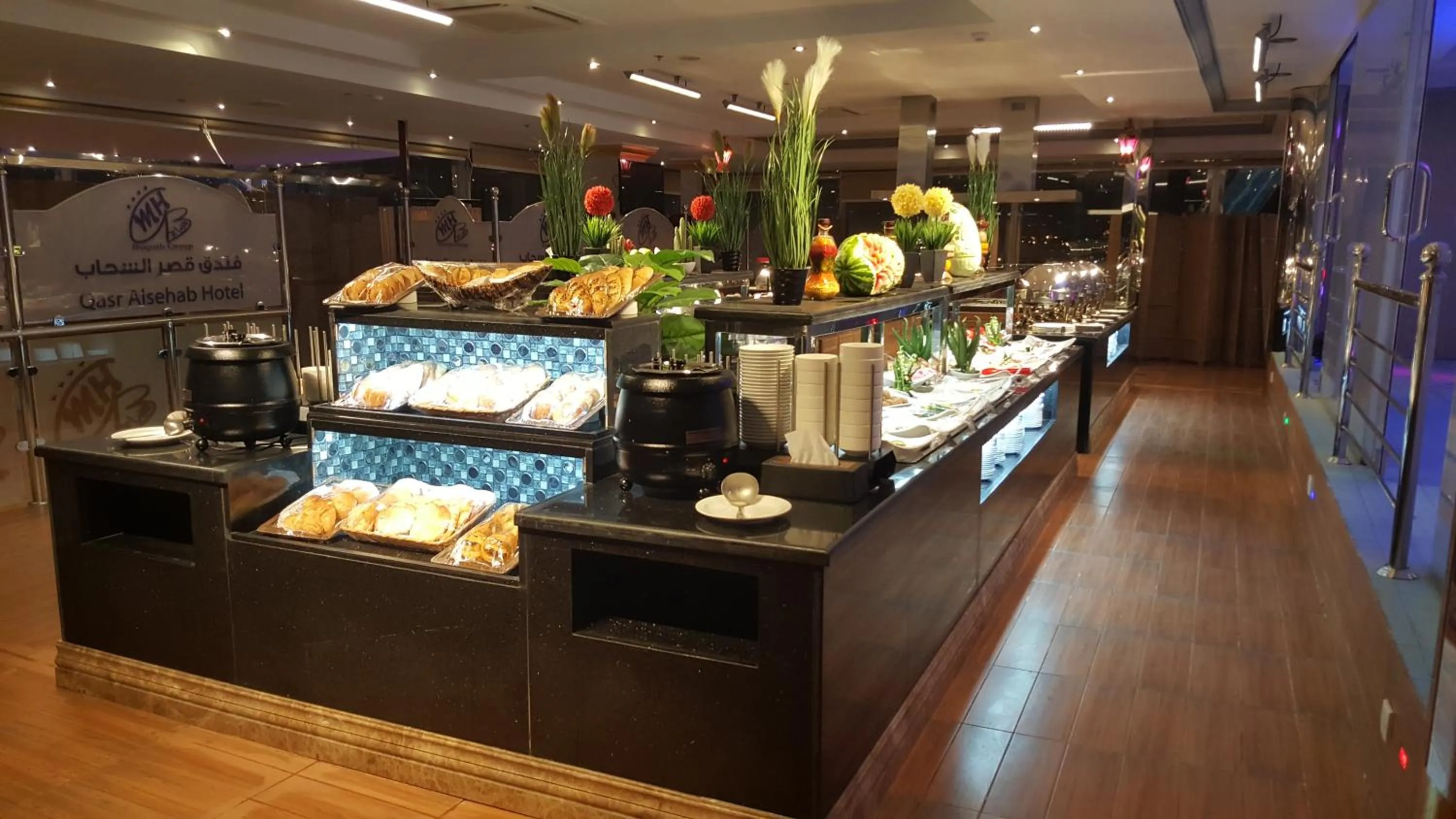 Restaurant/places to eat in Qasr Al Sahab