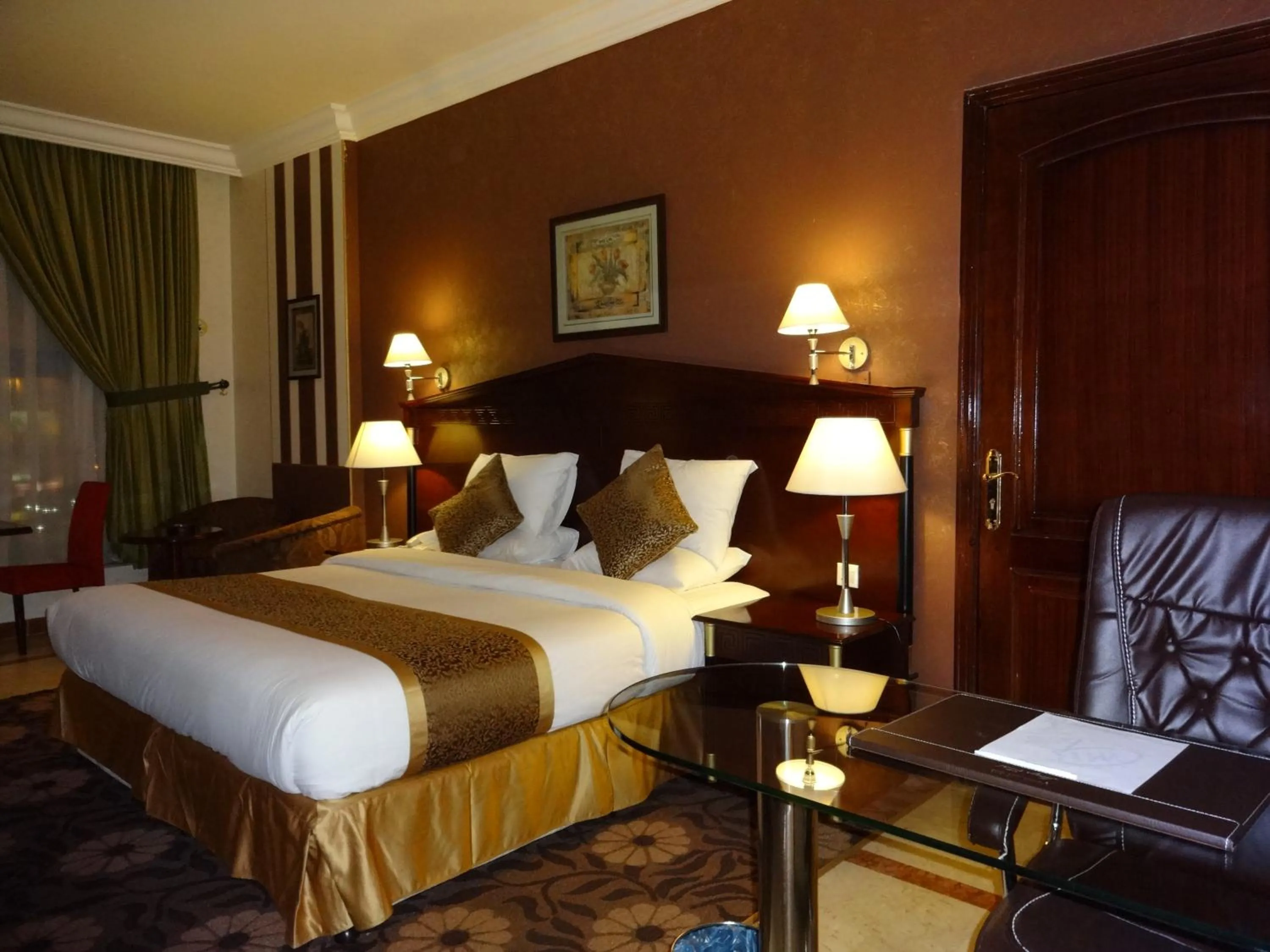 Photo of the whole room, Bed in Qasr Al Sahab