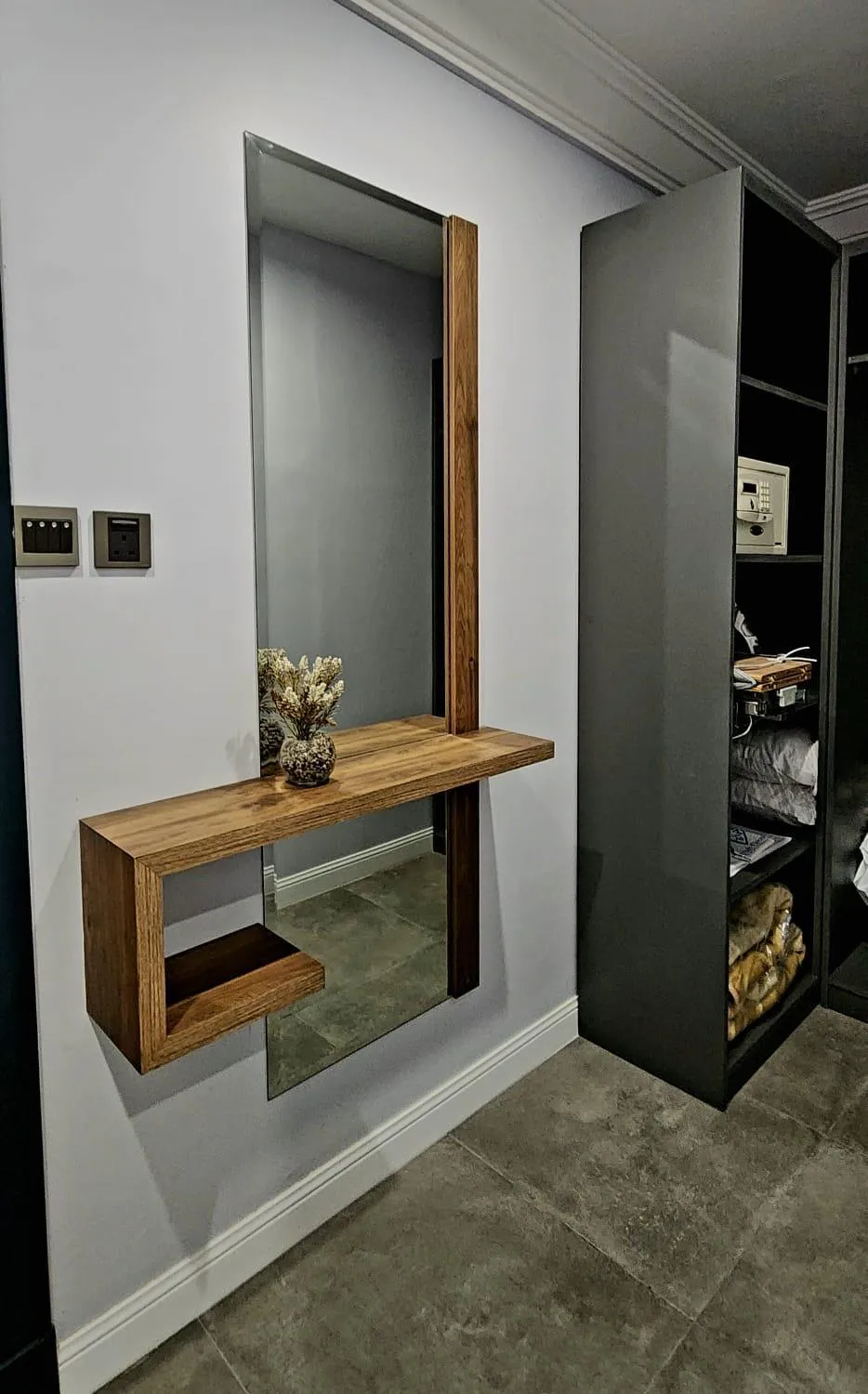 wardrobe in Qasr Al Sahab