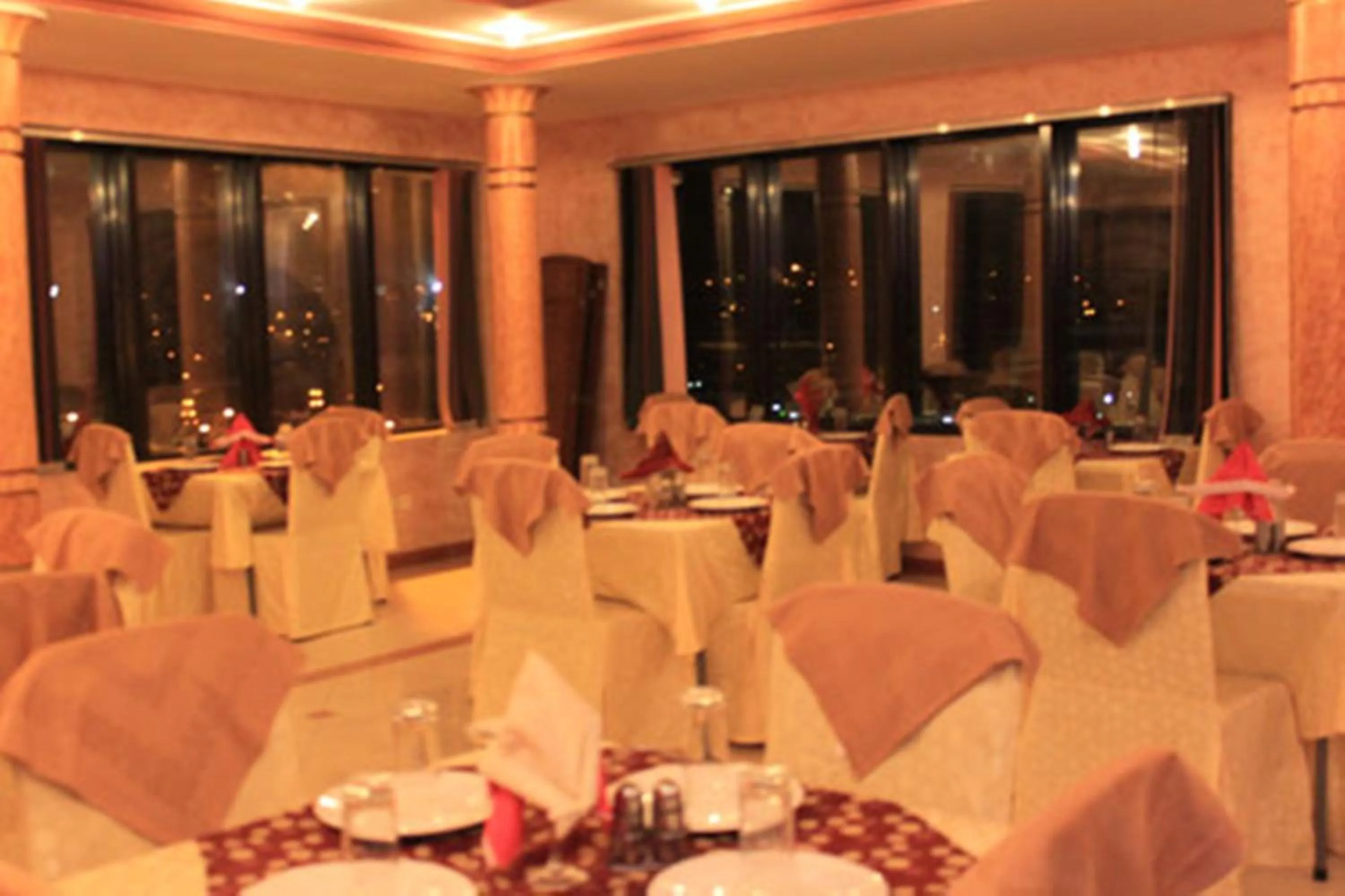 Restaurant/places to eat in Abha Hotel