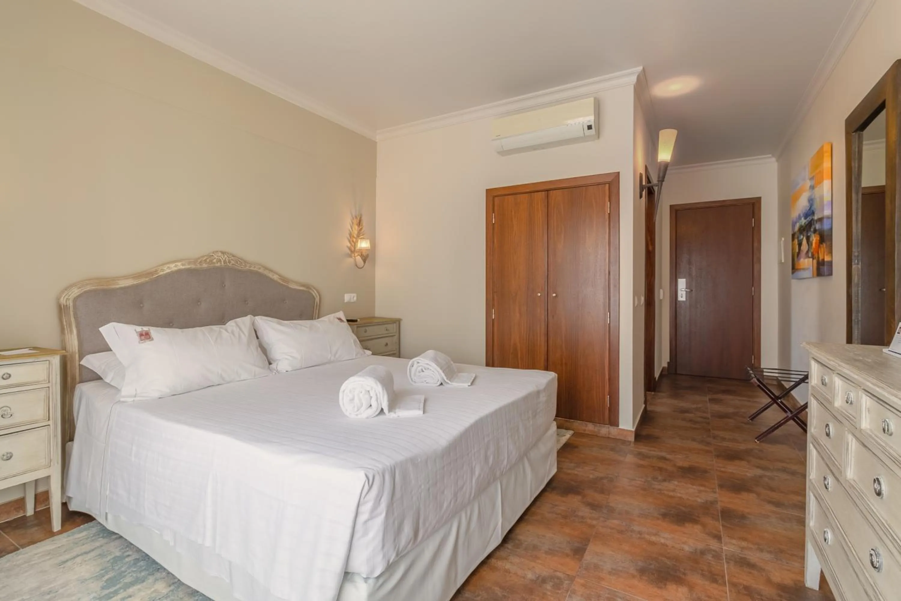 Bed in Charming Residence & Guest House Dom Manuel I Adults only