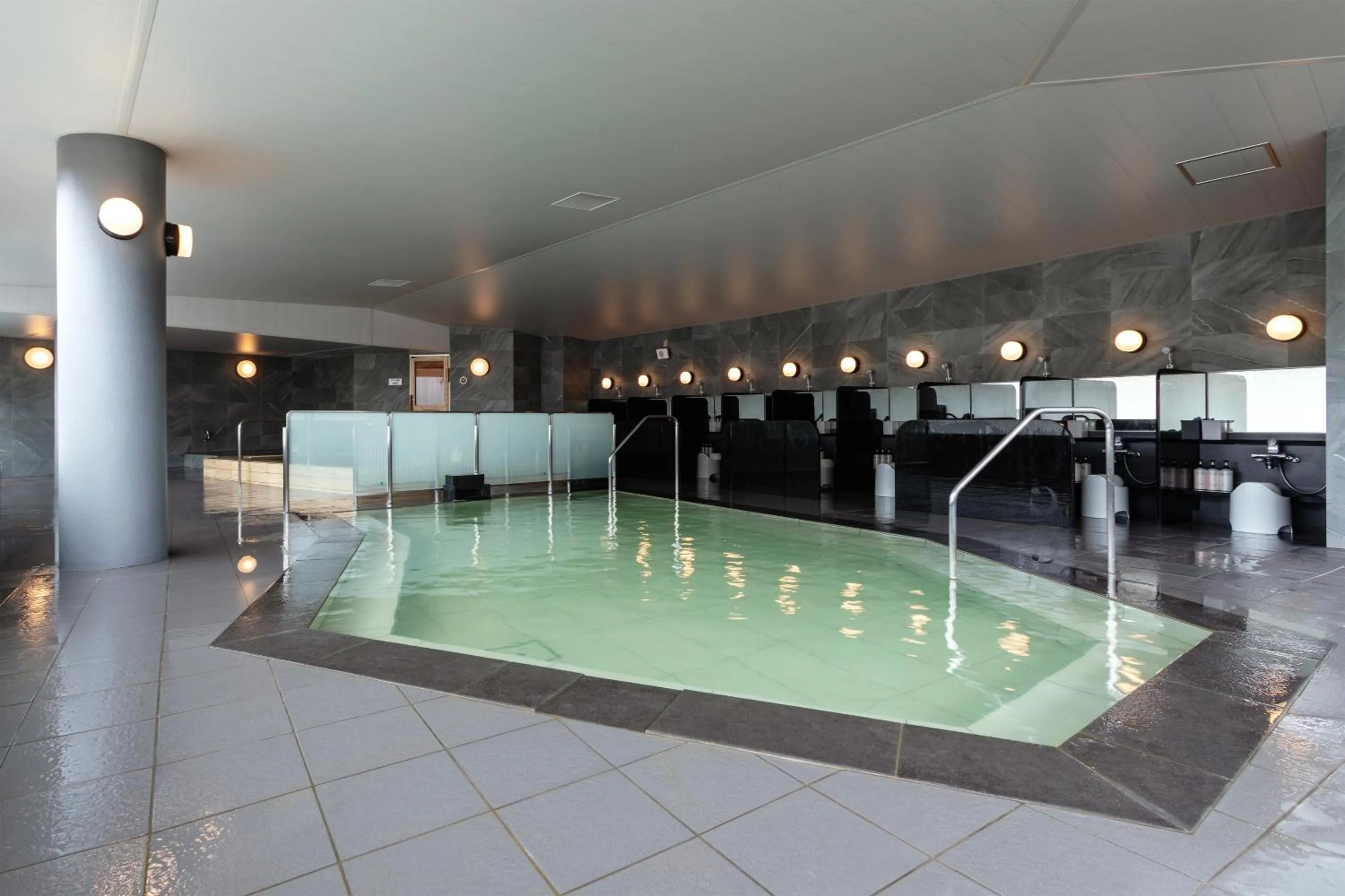 Hot Spring Bath in Shogetsu Grand Hotel