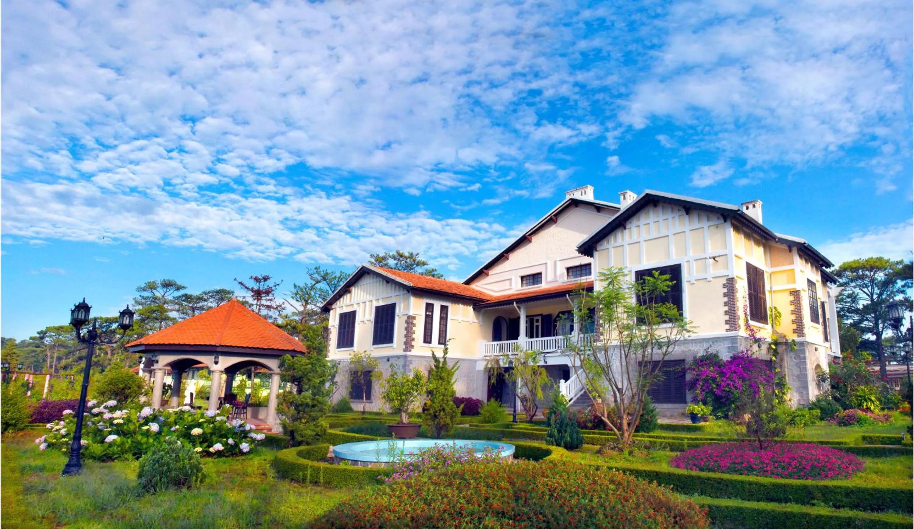 Facade/entrance in Dalat Cadasa Resort