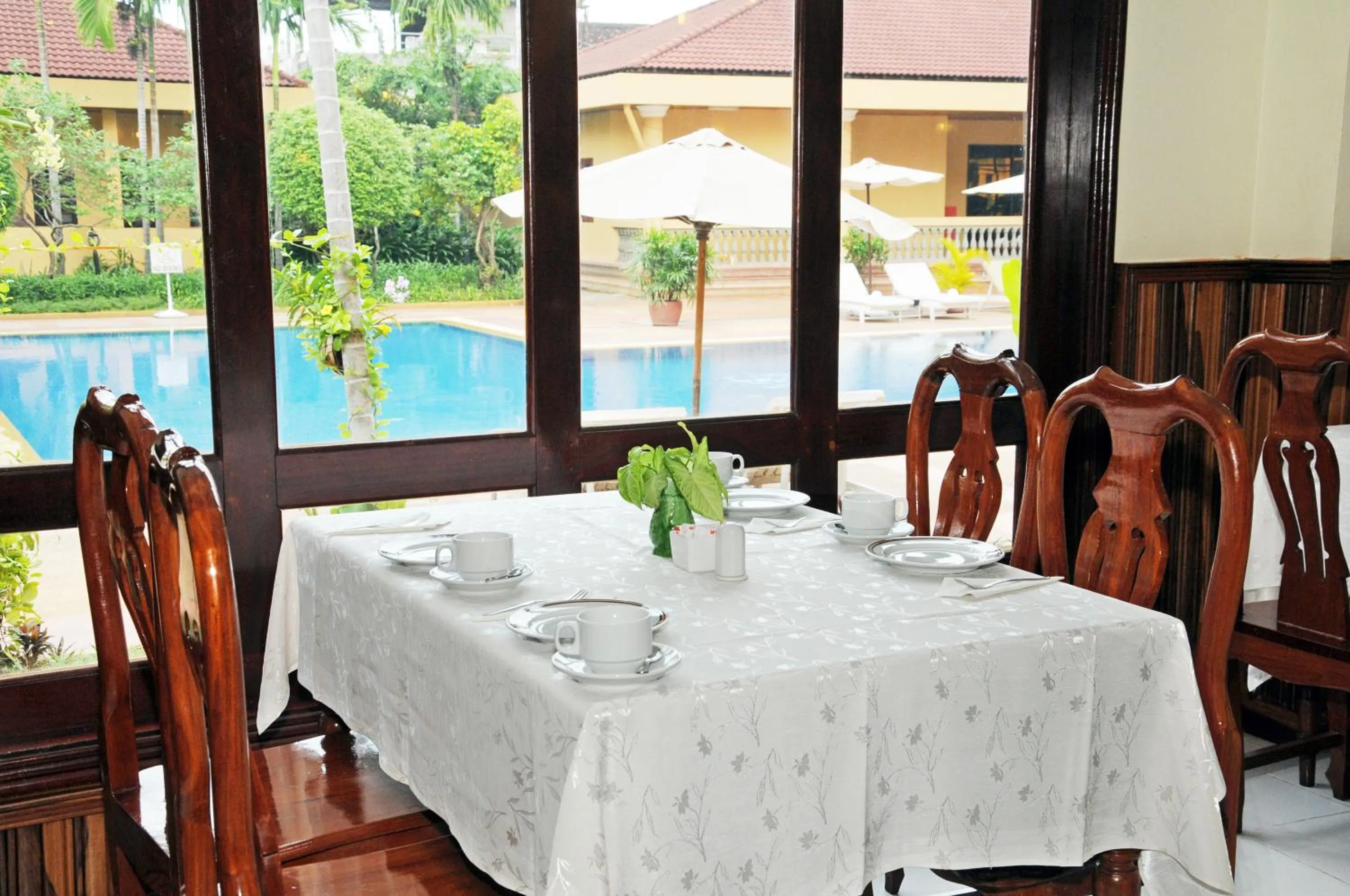 Restaurant/places to eat in Angkor Hotel