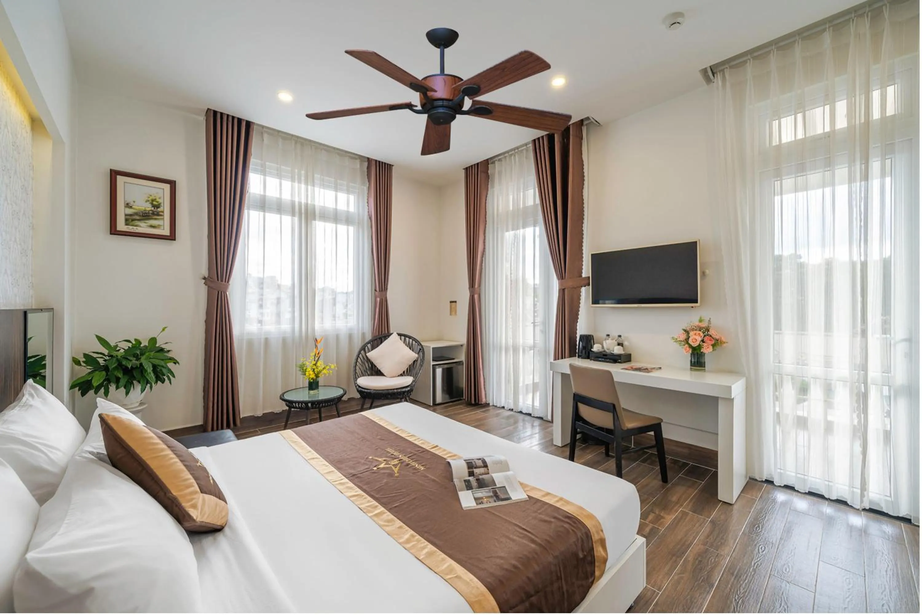 fireplace, Bed in Minh Chien Hotel