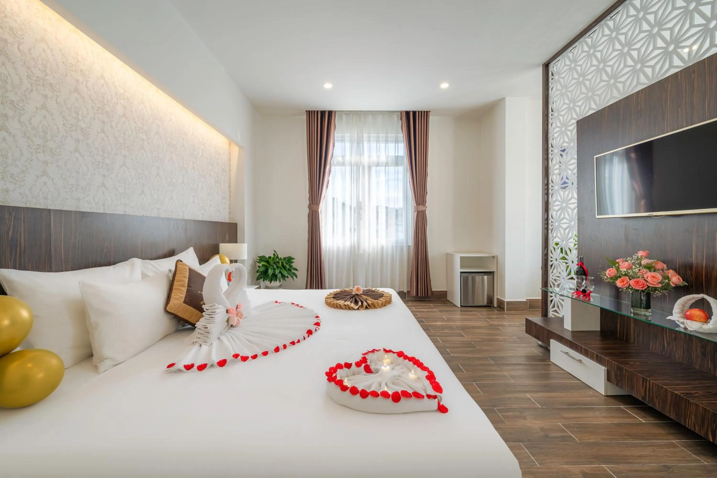 Photo of the whole room, Bed in Minh Chien Hotel