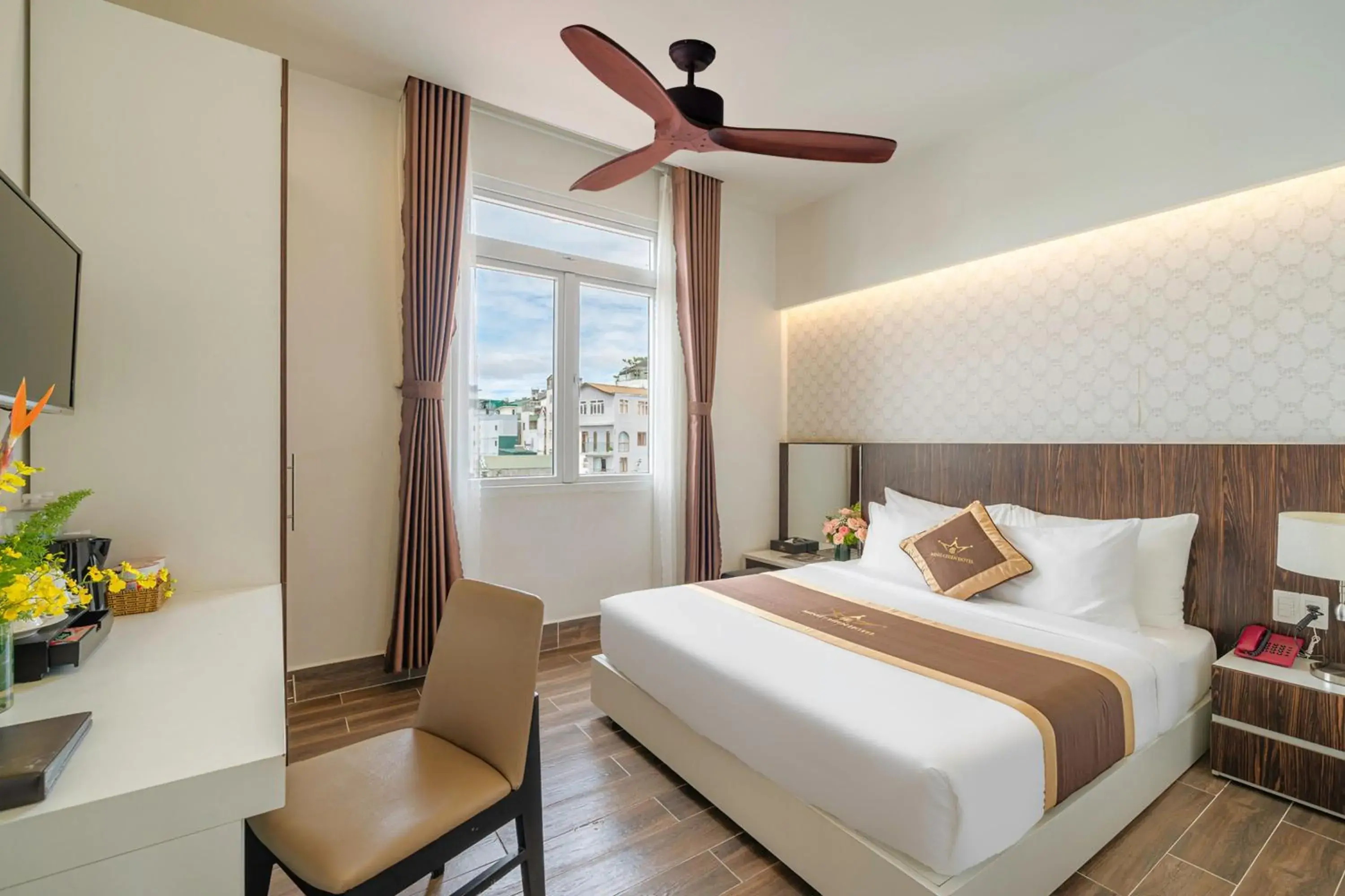 Deluxe Double Room in Minh Chien Hotel Deluxe Double Room in Minh Chien Hotel