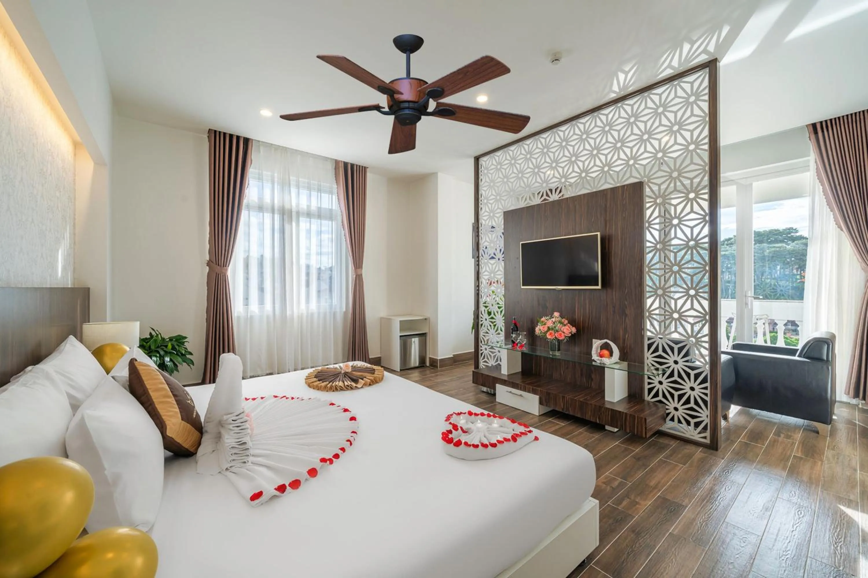 fireplace, Bed in Minh Chien Hotel