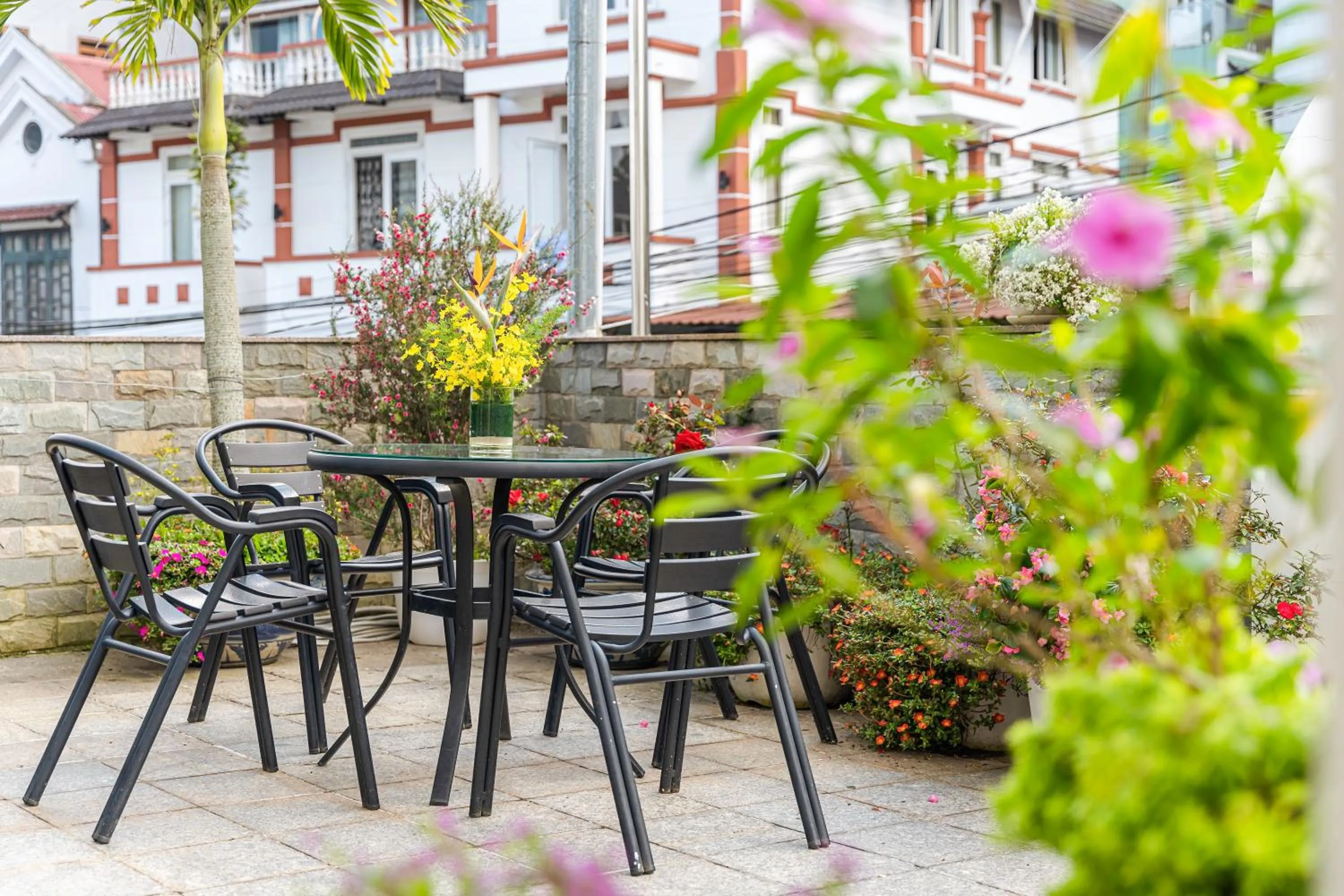 Communal lounge/ TV room in Minh Chien Hotel