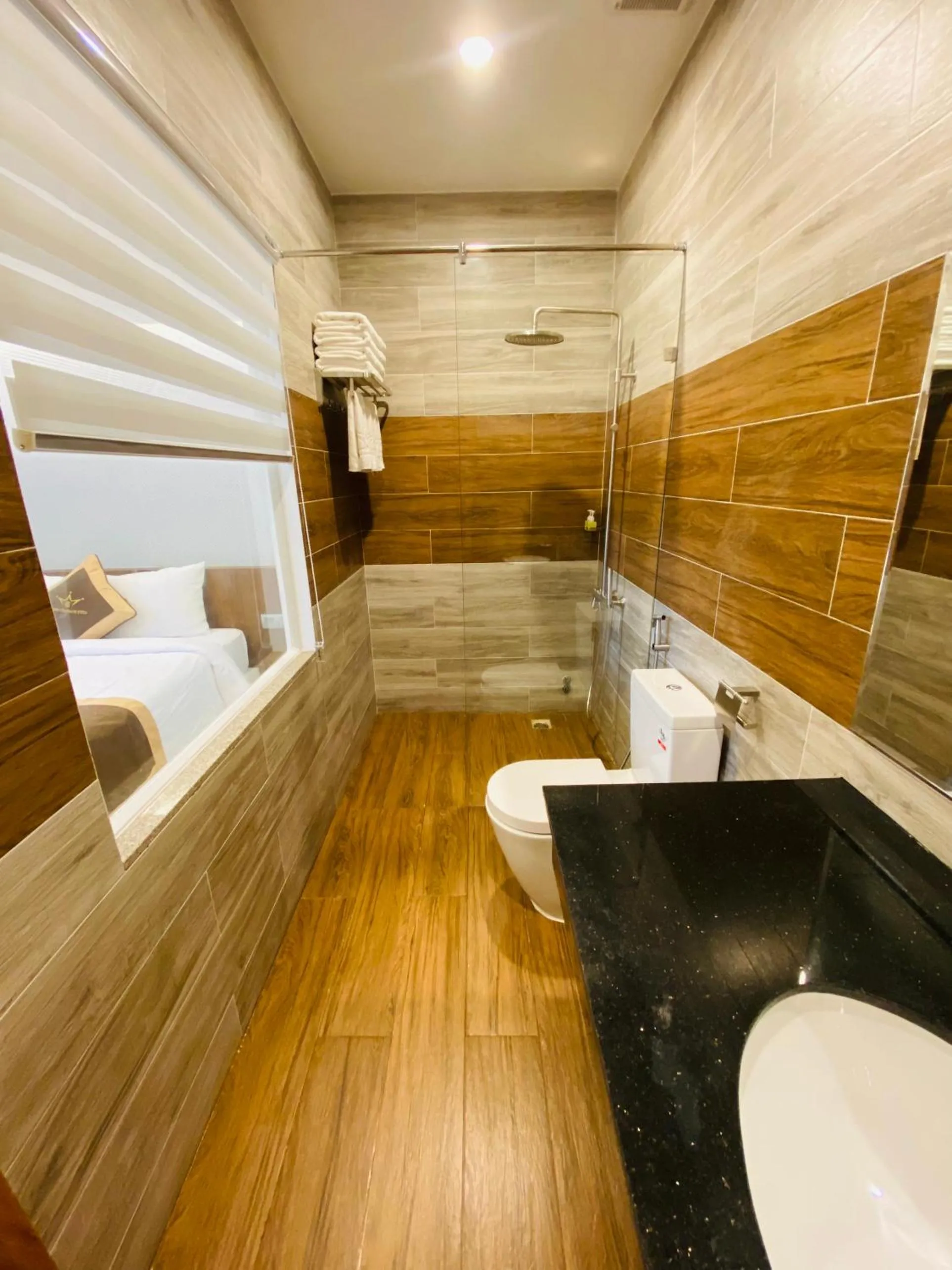 Shower, Bed in Minh Chien Hotel