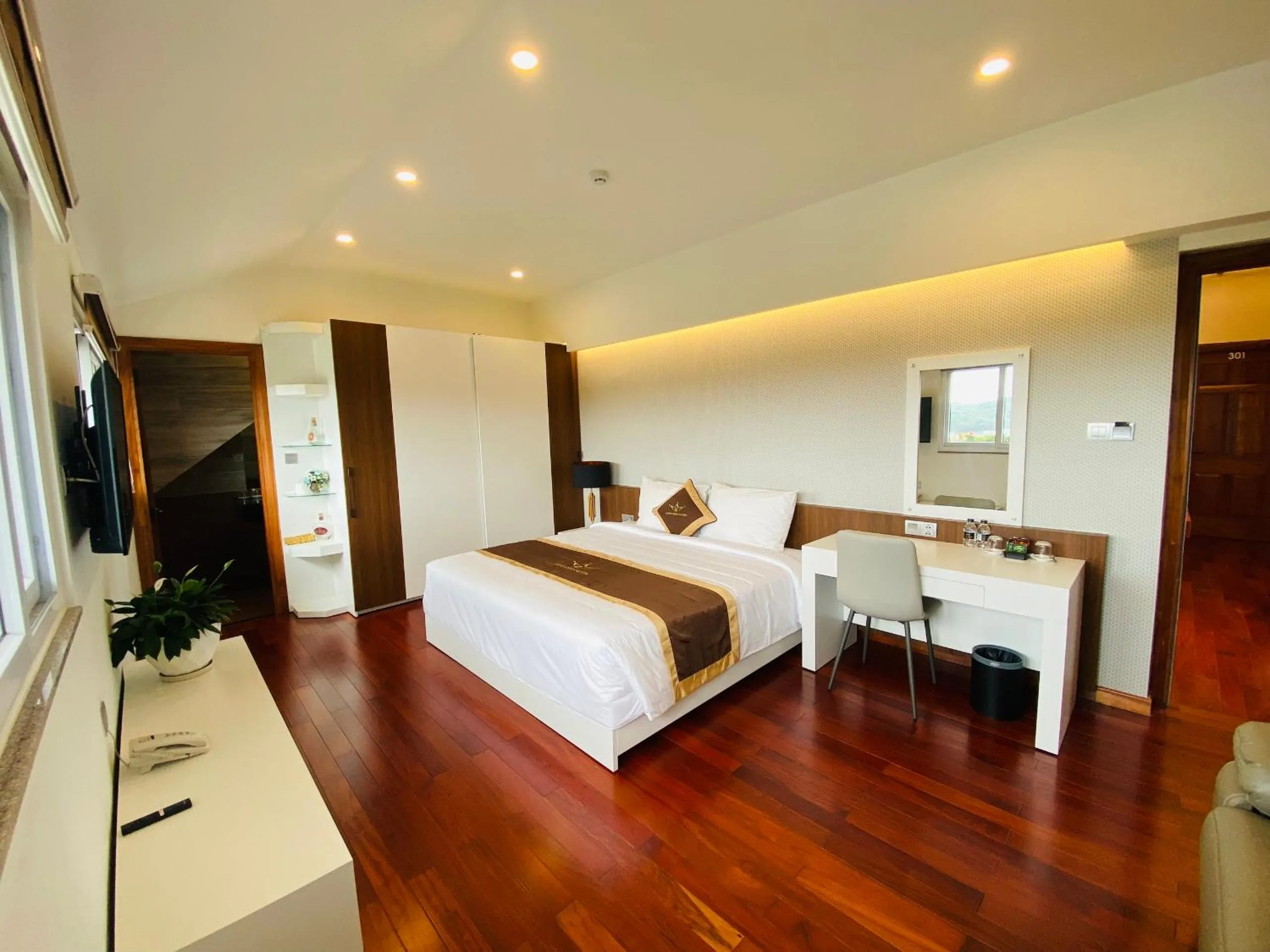 Bedroom, Bed in Minh Chien Hotel