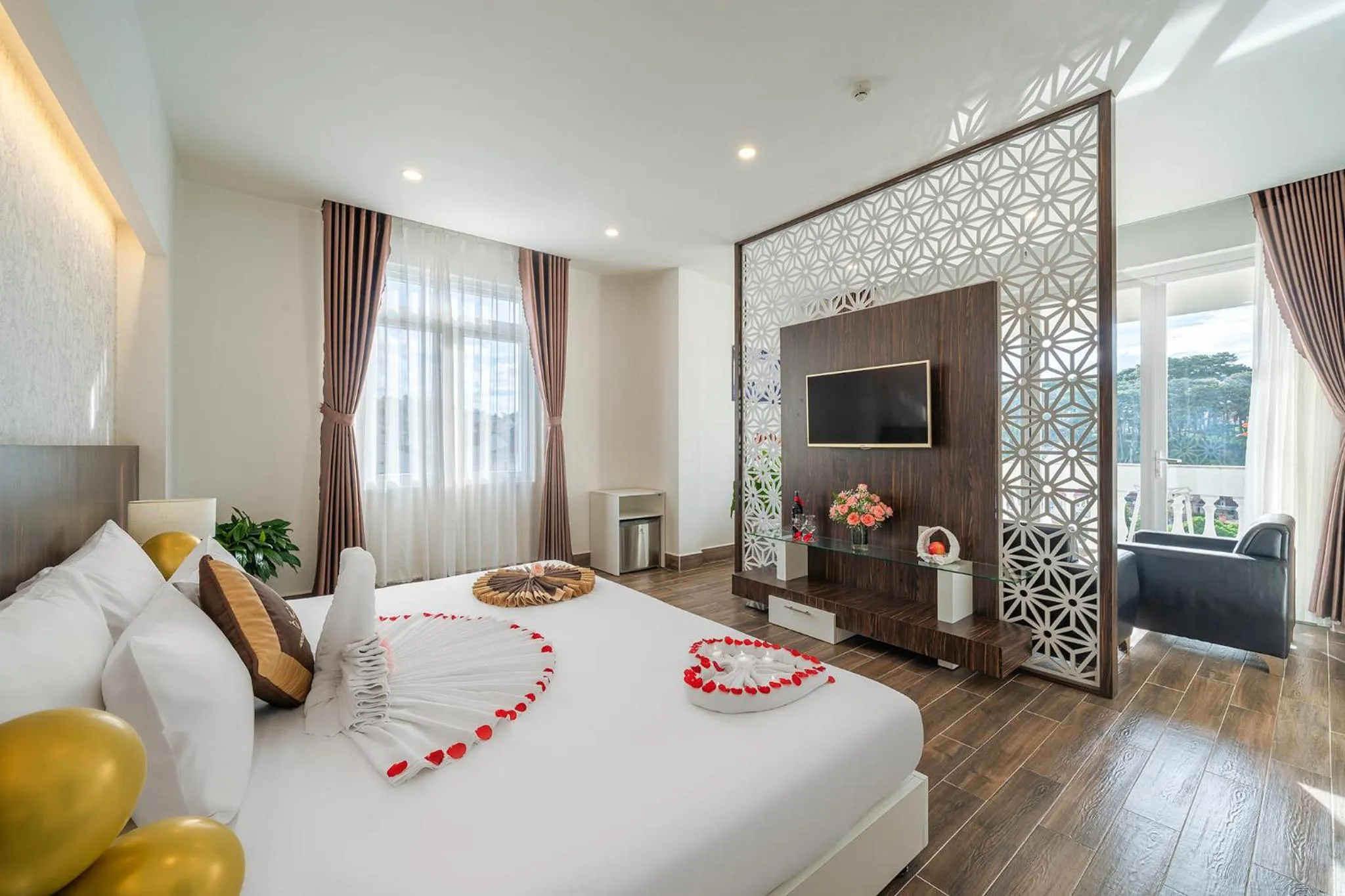 Photo of the whole room, Bed in Minh Chien Hotel