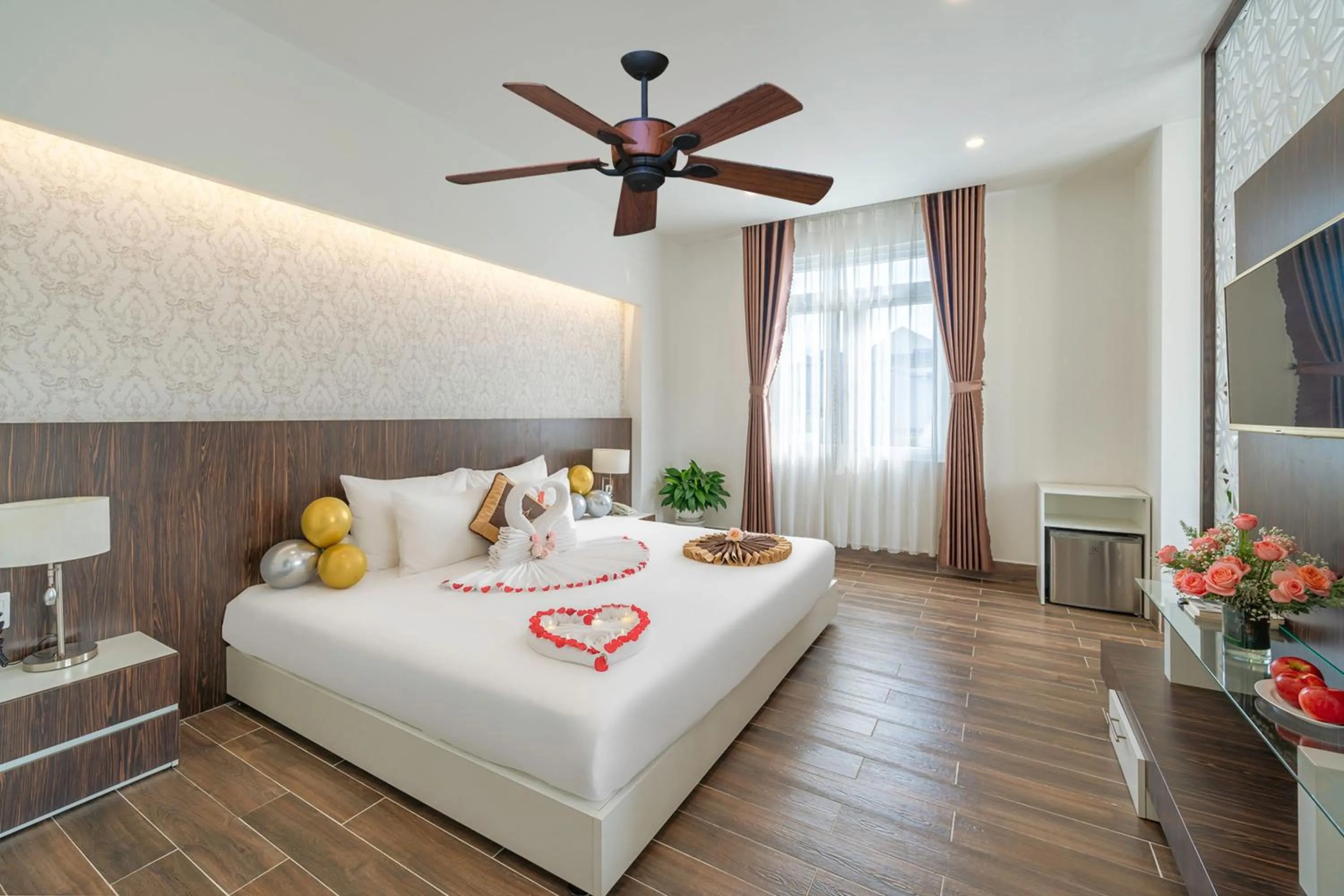 fireplace, Bed in Minh Chien Hotel