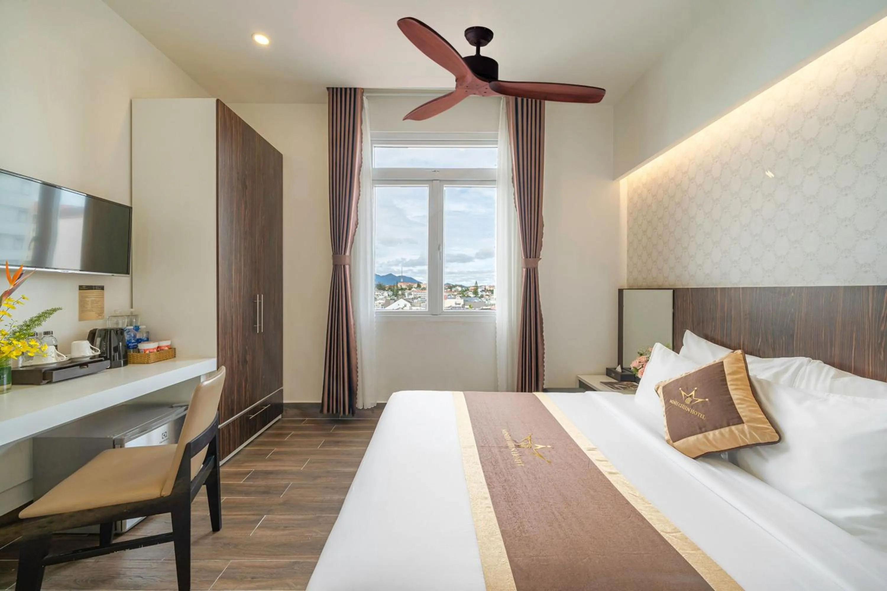 fireplace, Bed in Minh Chien Hotel