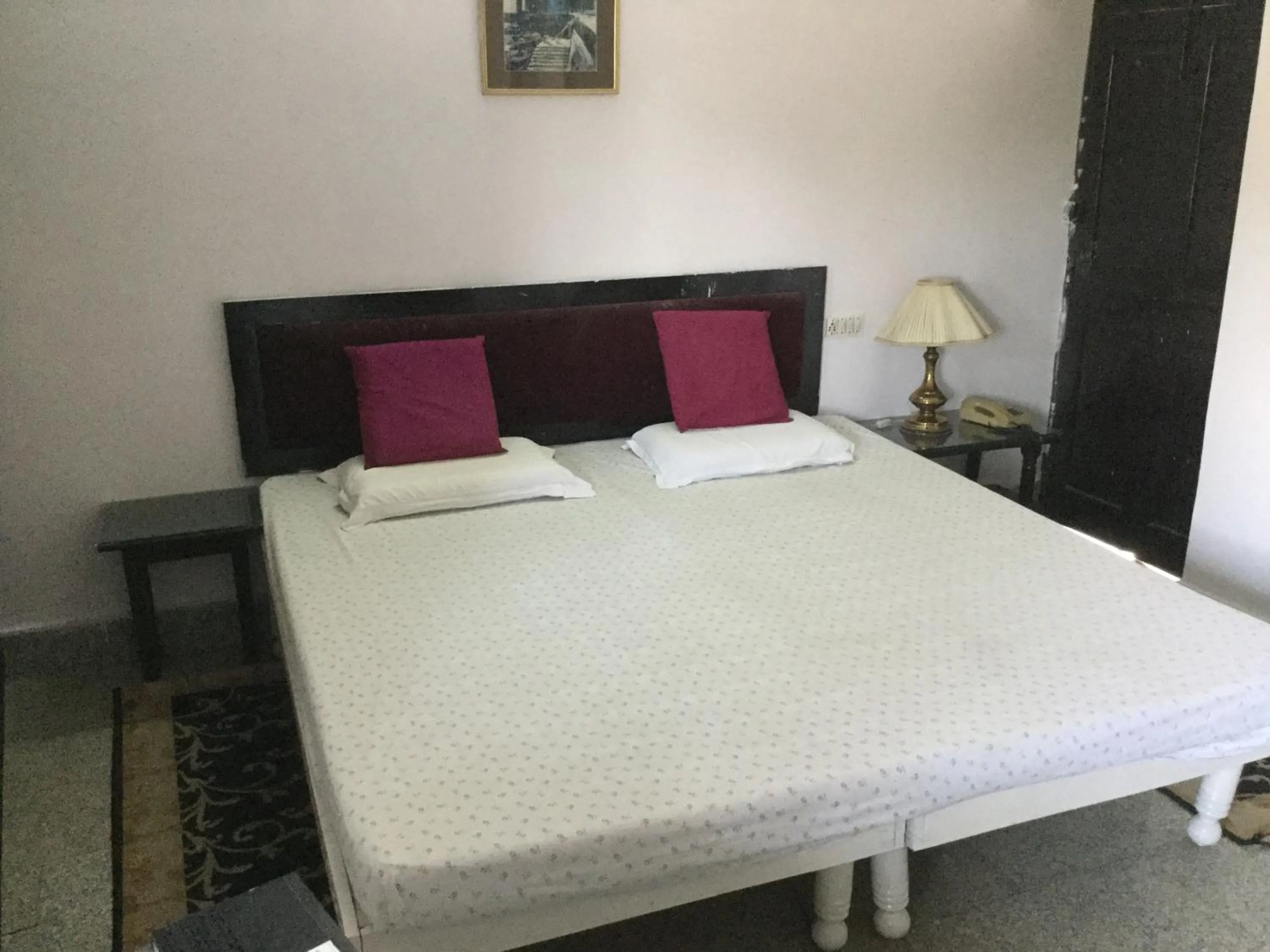 Bed in Mewar Inn