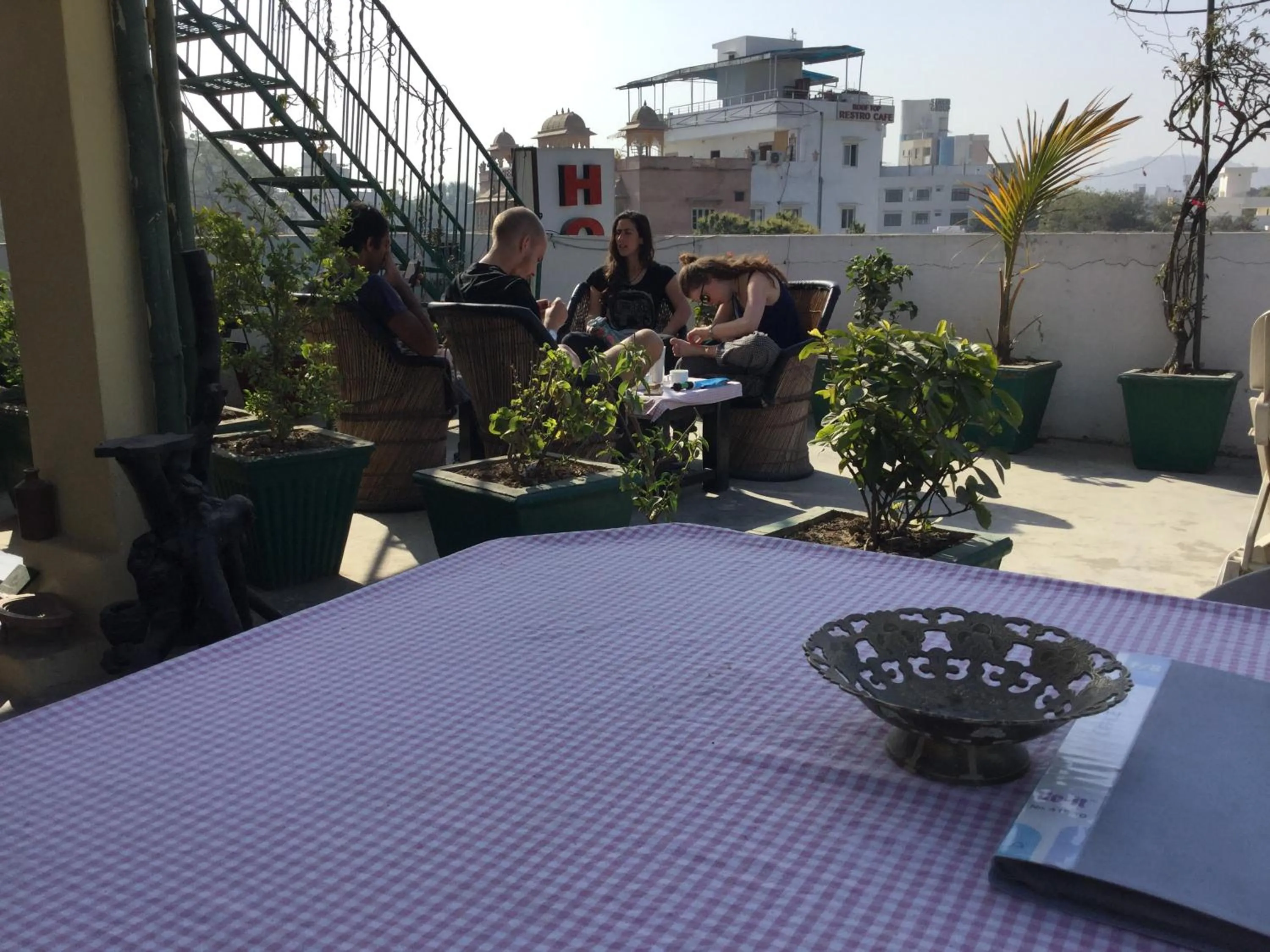 Restaurant/places to eat in Mewar Inn