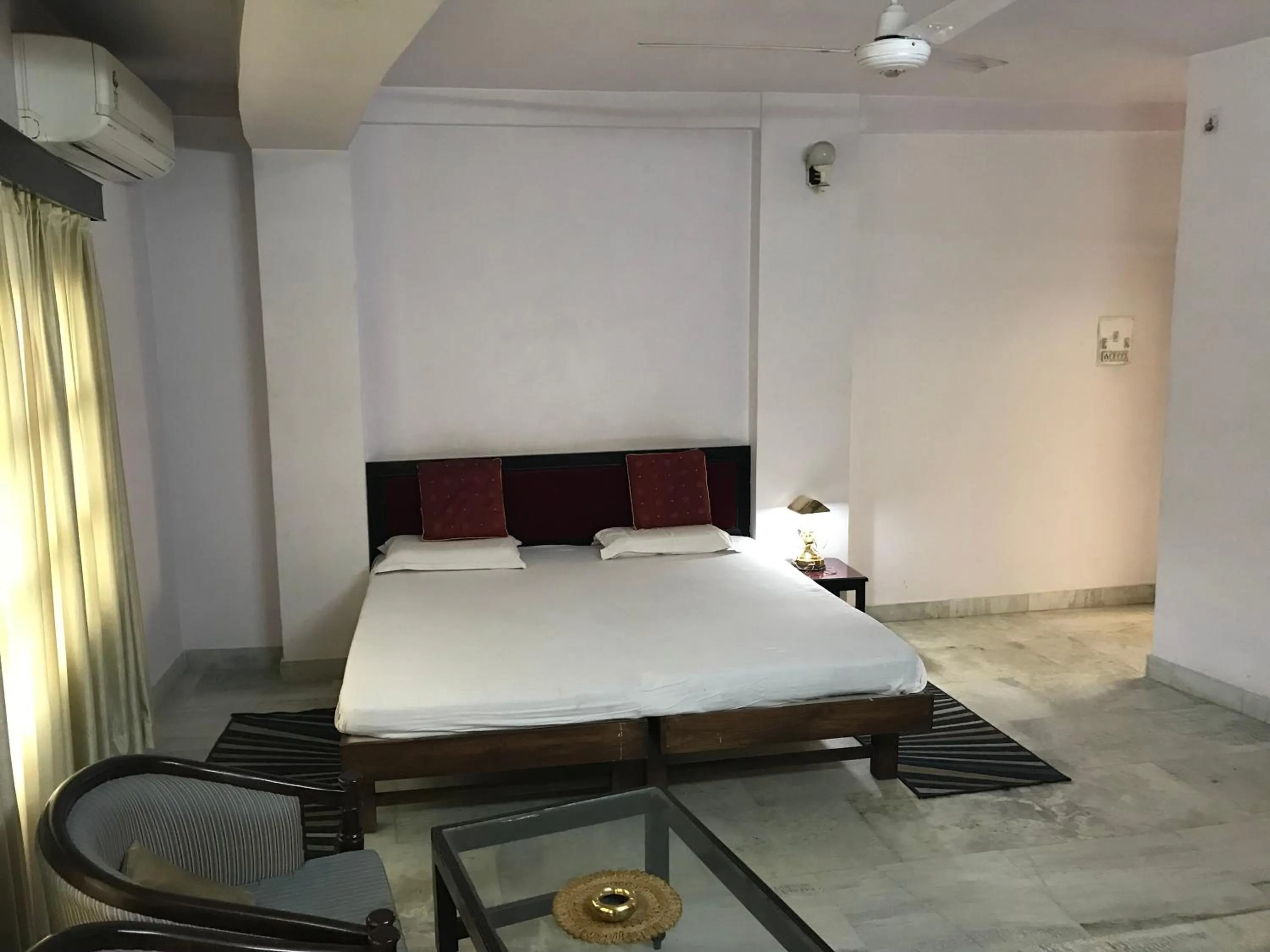 Bed in Mewar Inn