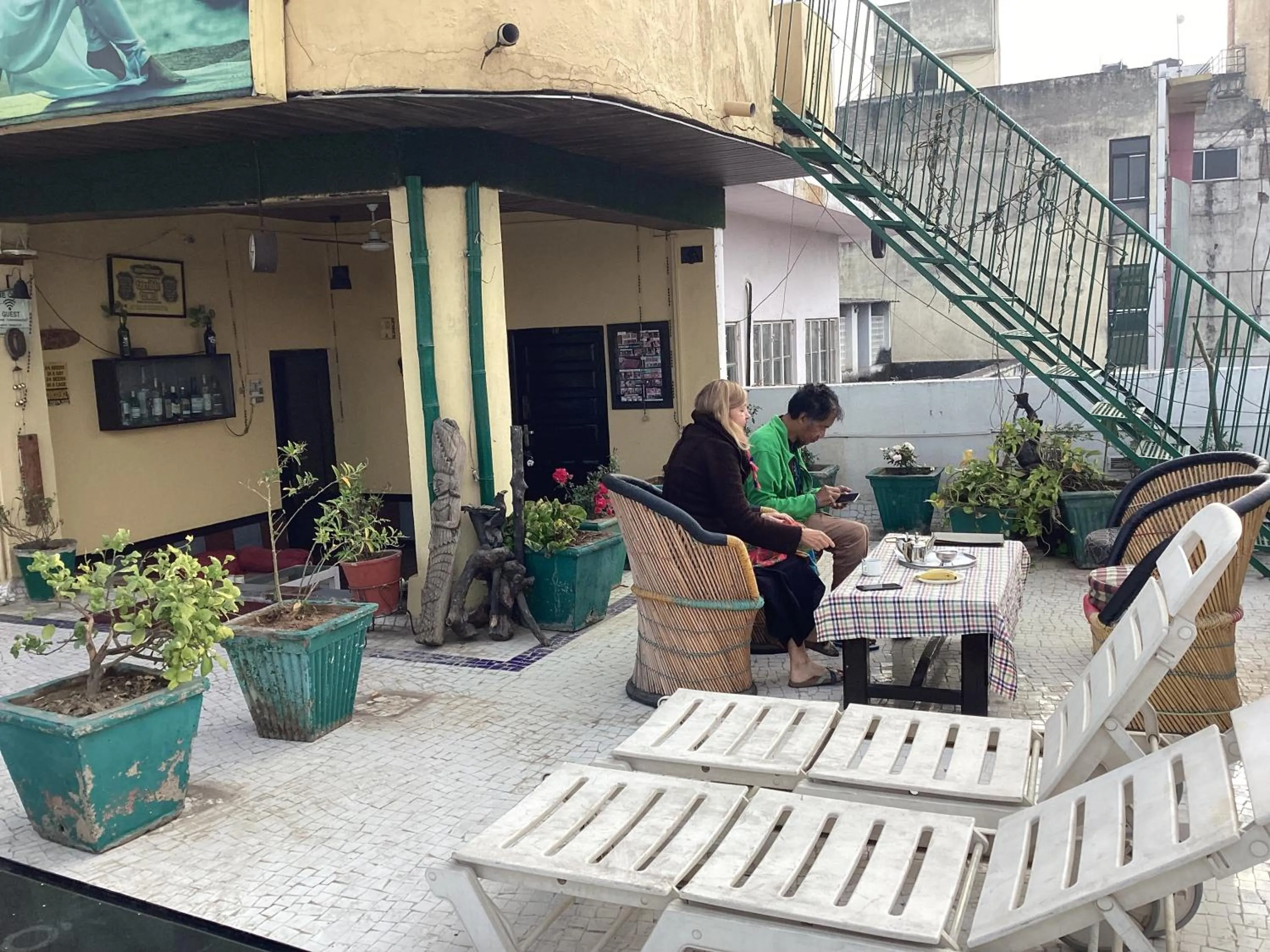 Restaurant/places to eat in Mewar Inn