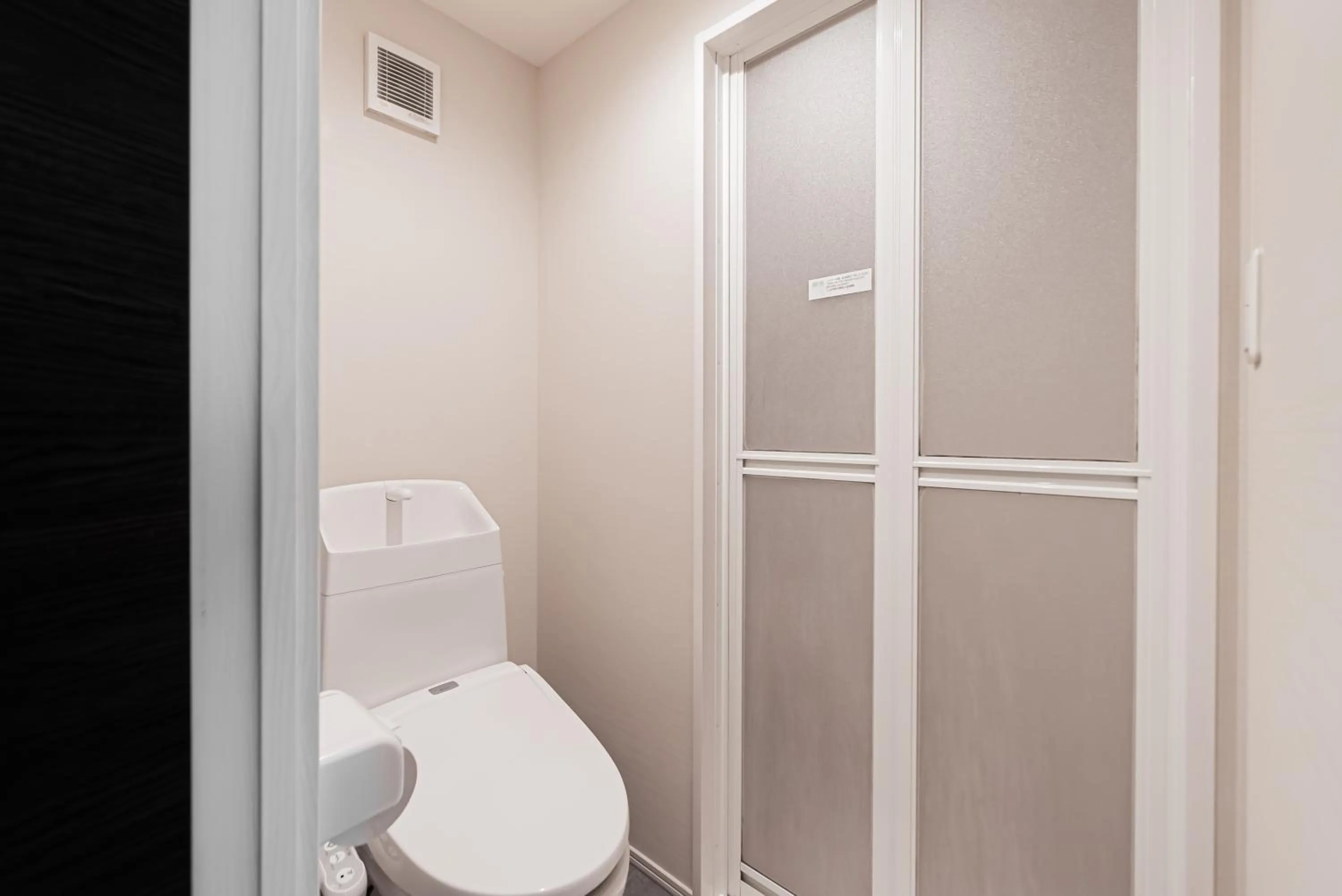 Toilet in GLOU Higashi Shinjuku